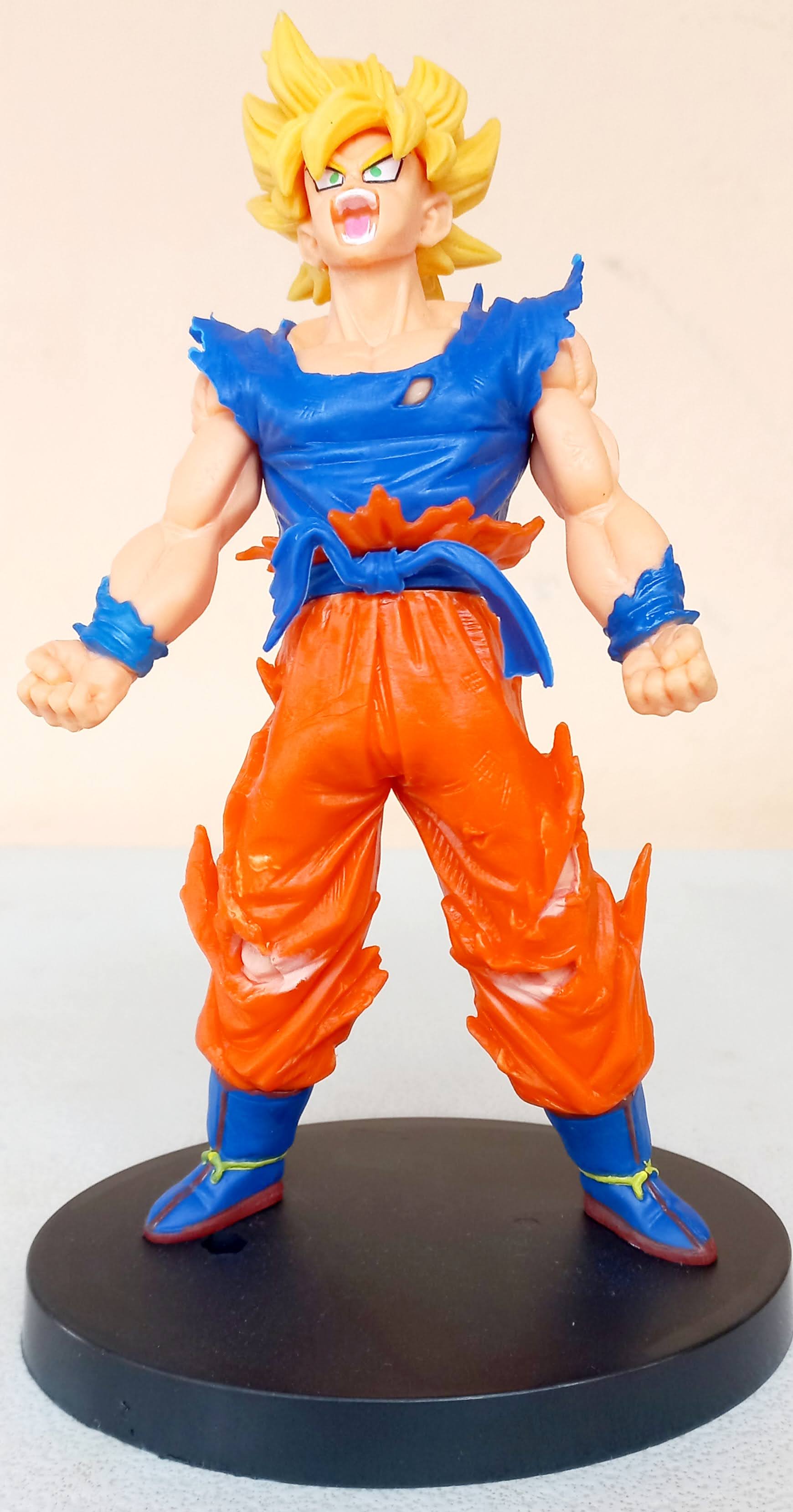 Dragon Ball Goku Super Saiyajin -  Enfeite Decoração Coleção altura 18 cm PVC