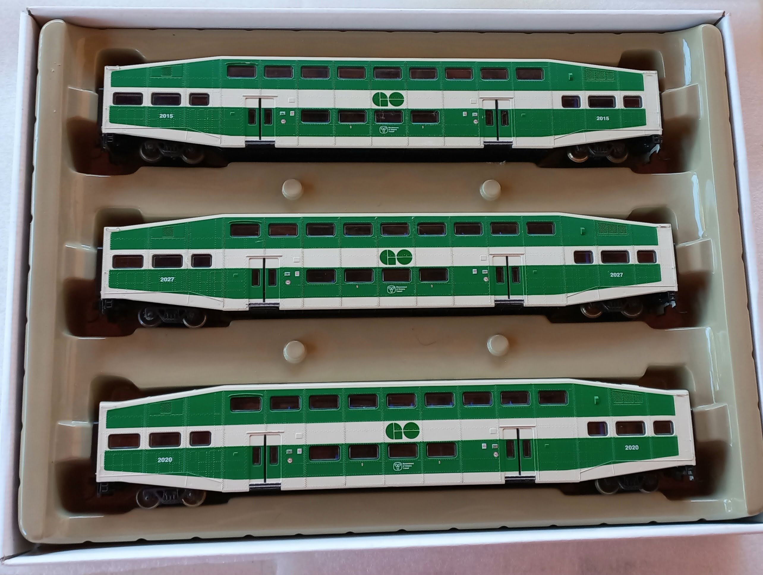 * Athearn 25925  Conjunto de Passageiros Bombardier #2015,2020,2027 - SEMI NOVO
