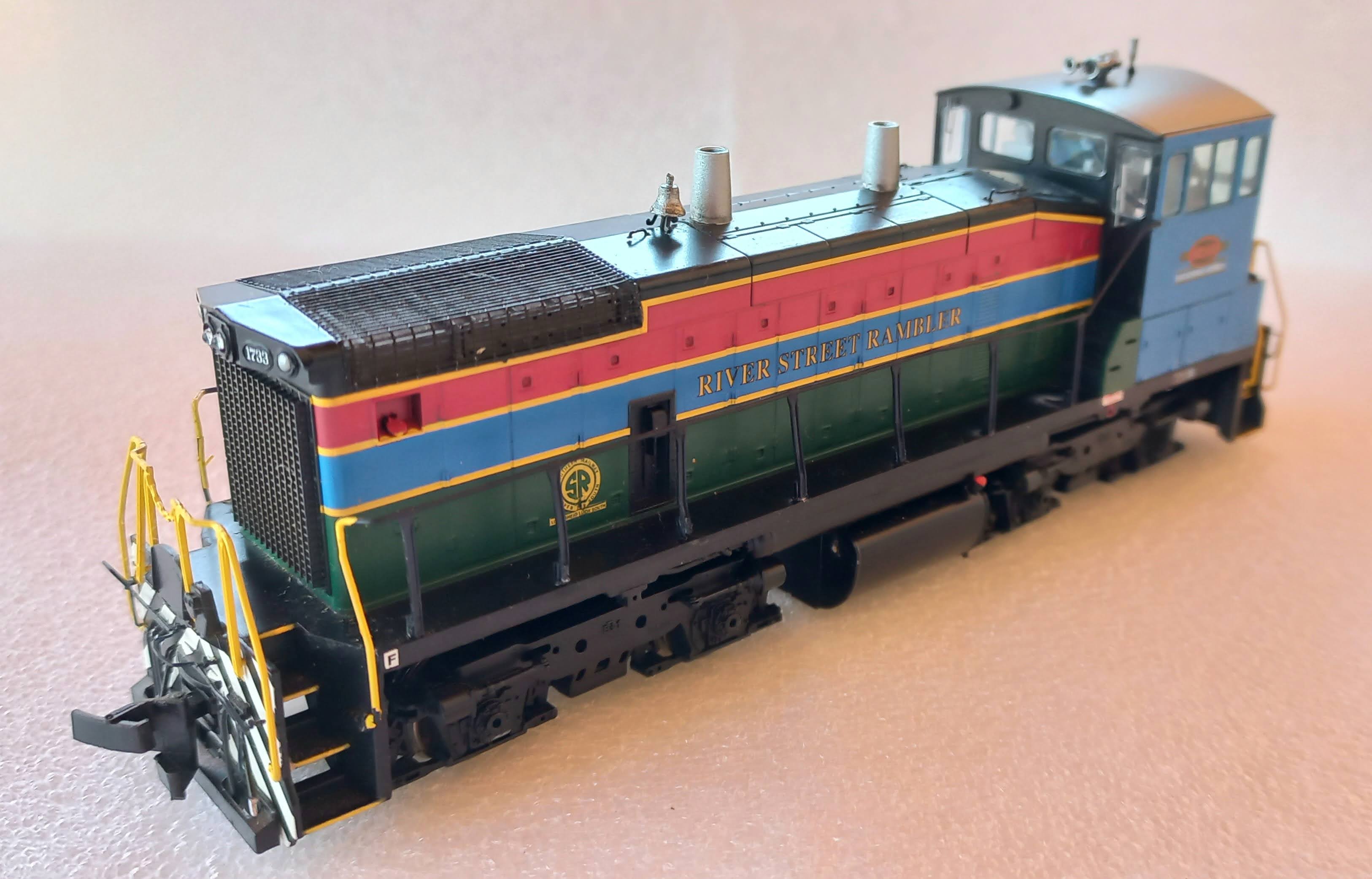 * Athearn 95842 Locomotiva SW 1500 "River Street Rambler" # 1733 - SEMI NOVA