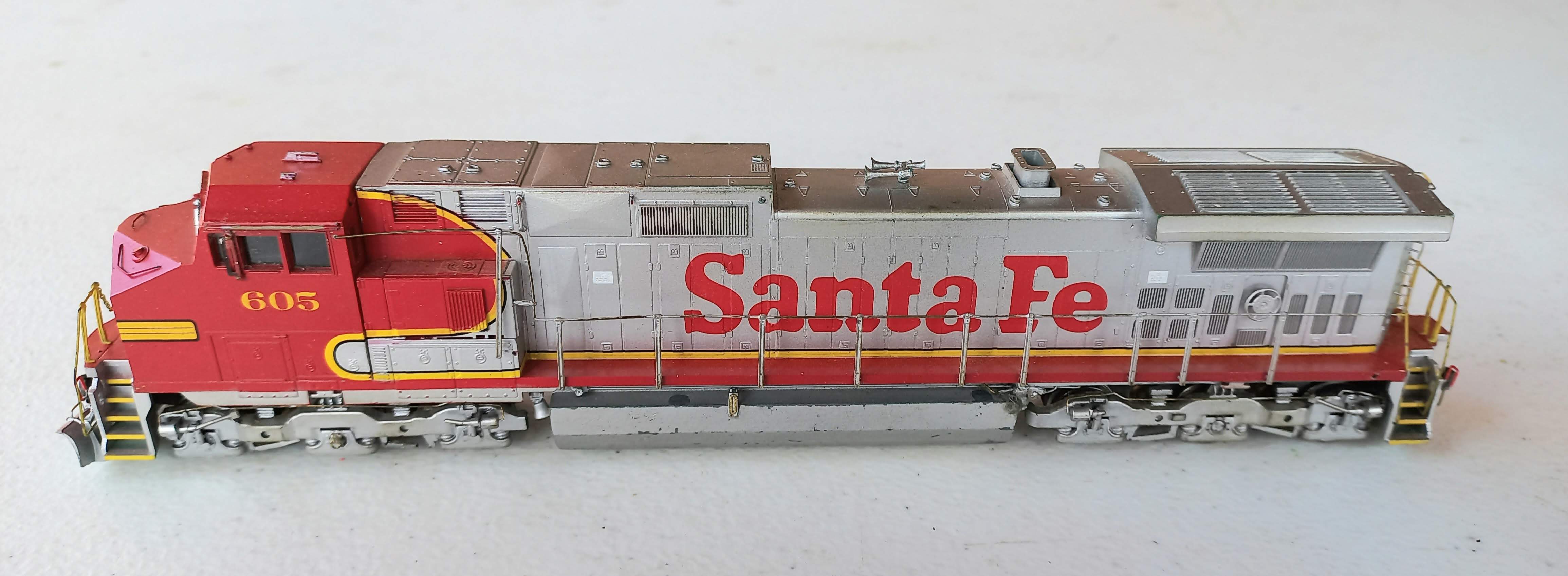 Athearn - Locomotiva C44-9W Santa Fé  # 605