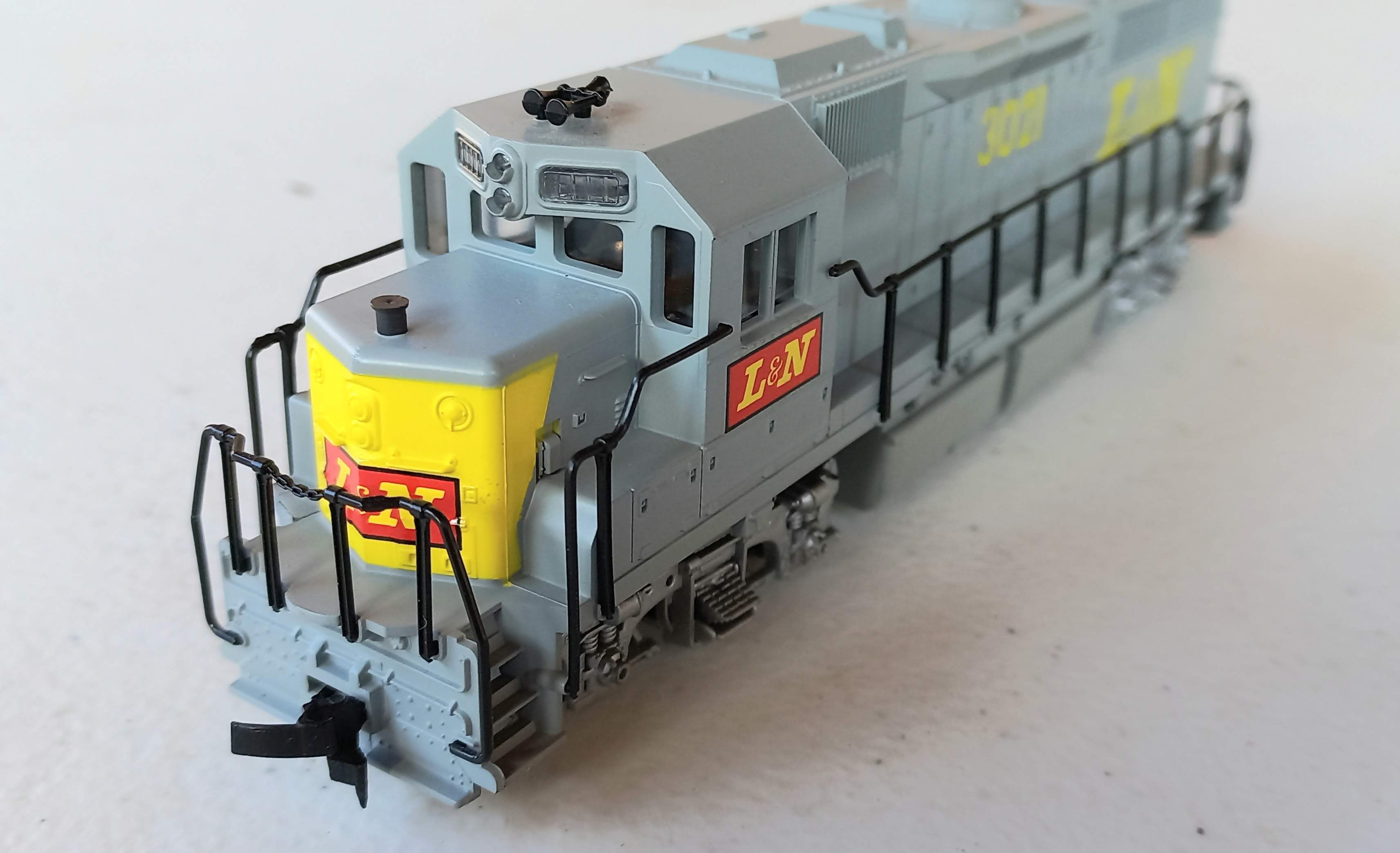 Atlas- Locomotiva GP 40 L&N #3021 (SEMI NOVA SEM CAIXA)- Super Conservada.