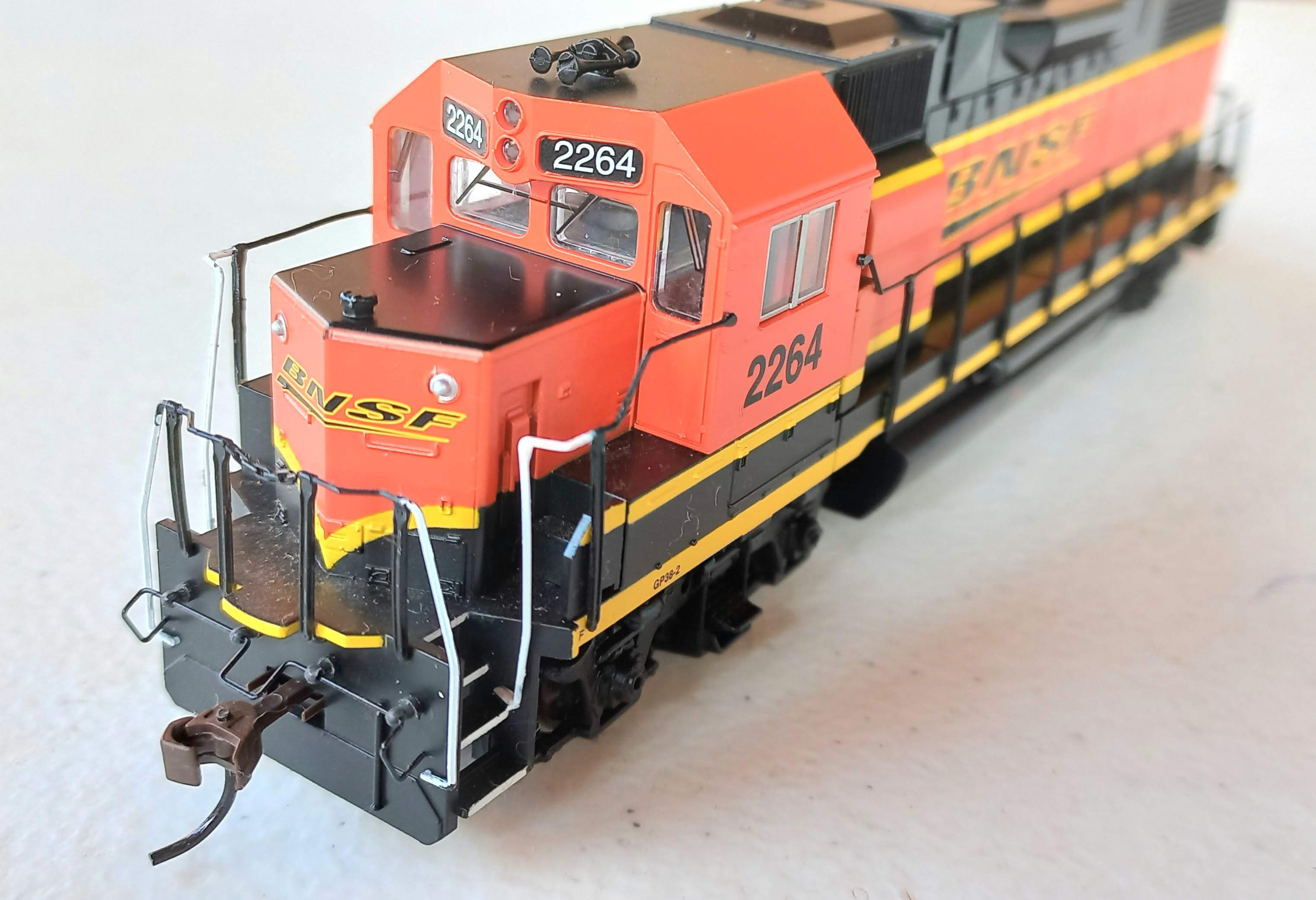 Bachmann 61113 - Locomotiva  EMD GP38-2 Diesel HO BNSF #2264 - DC/DC
