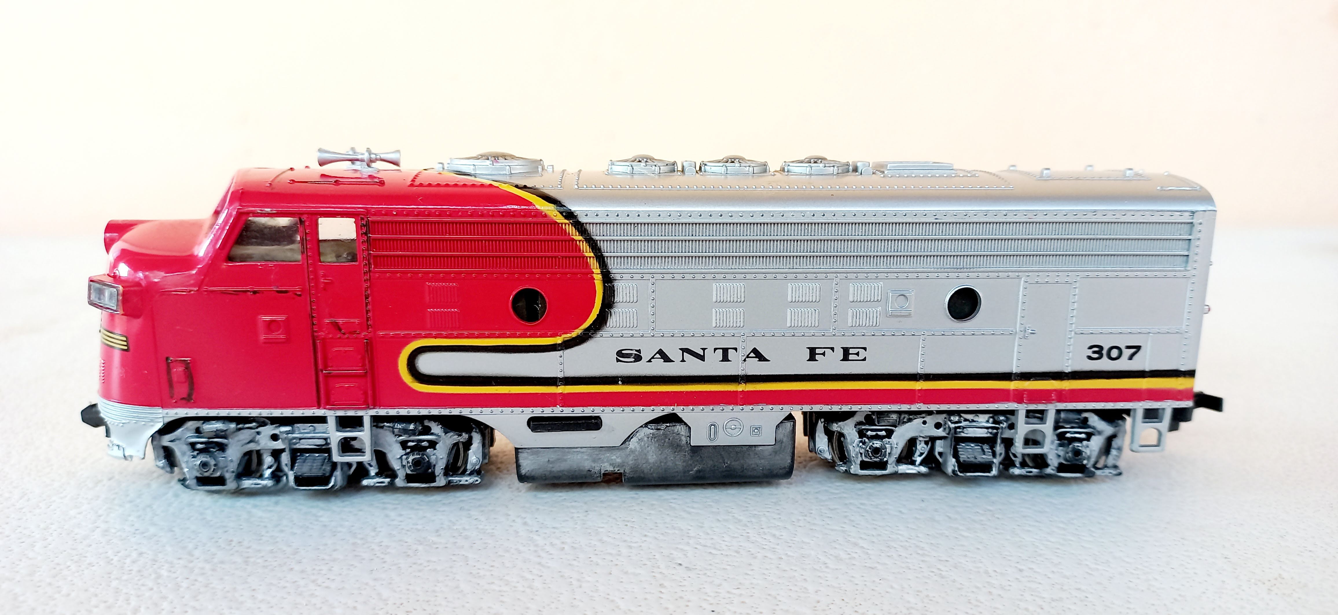 Bachmann 61502 - Locomotiva F9  Santa Fé  # 307
