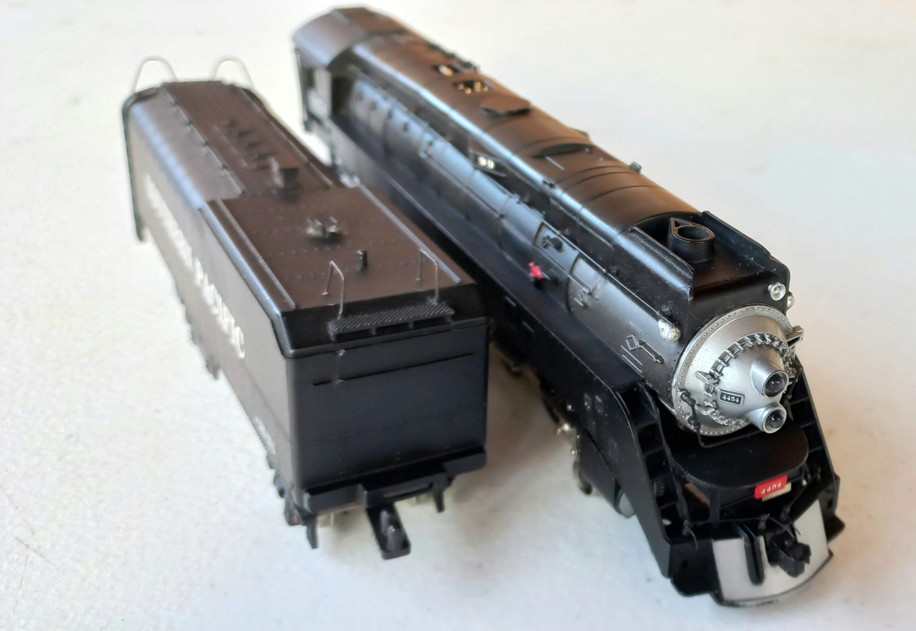 Bachmann Plus 11323 - Locomotiva GS4 4-8-4 Black & Silver War Baby Southern Pacific