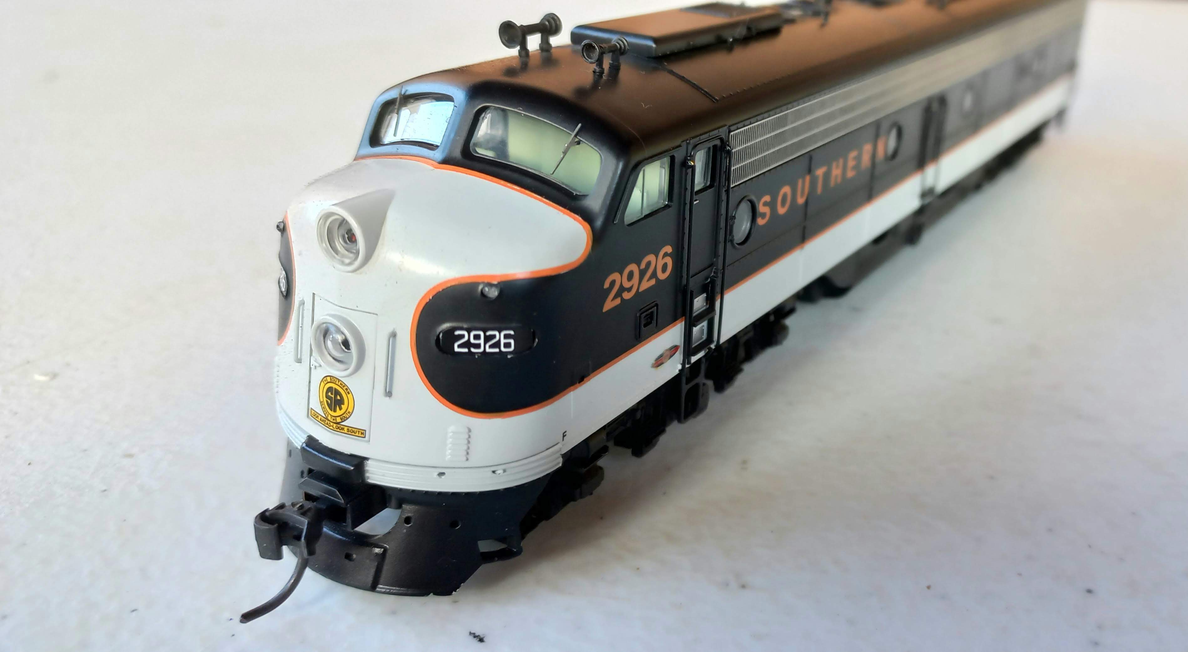 Broadway Limited 462 - Locomotiva EMD E8A  Southern #2926 Com DCC & Som SEMI NOVA