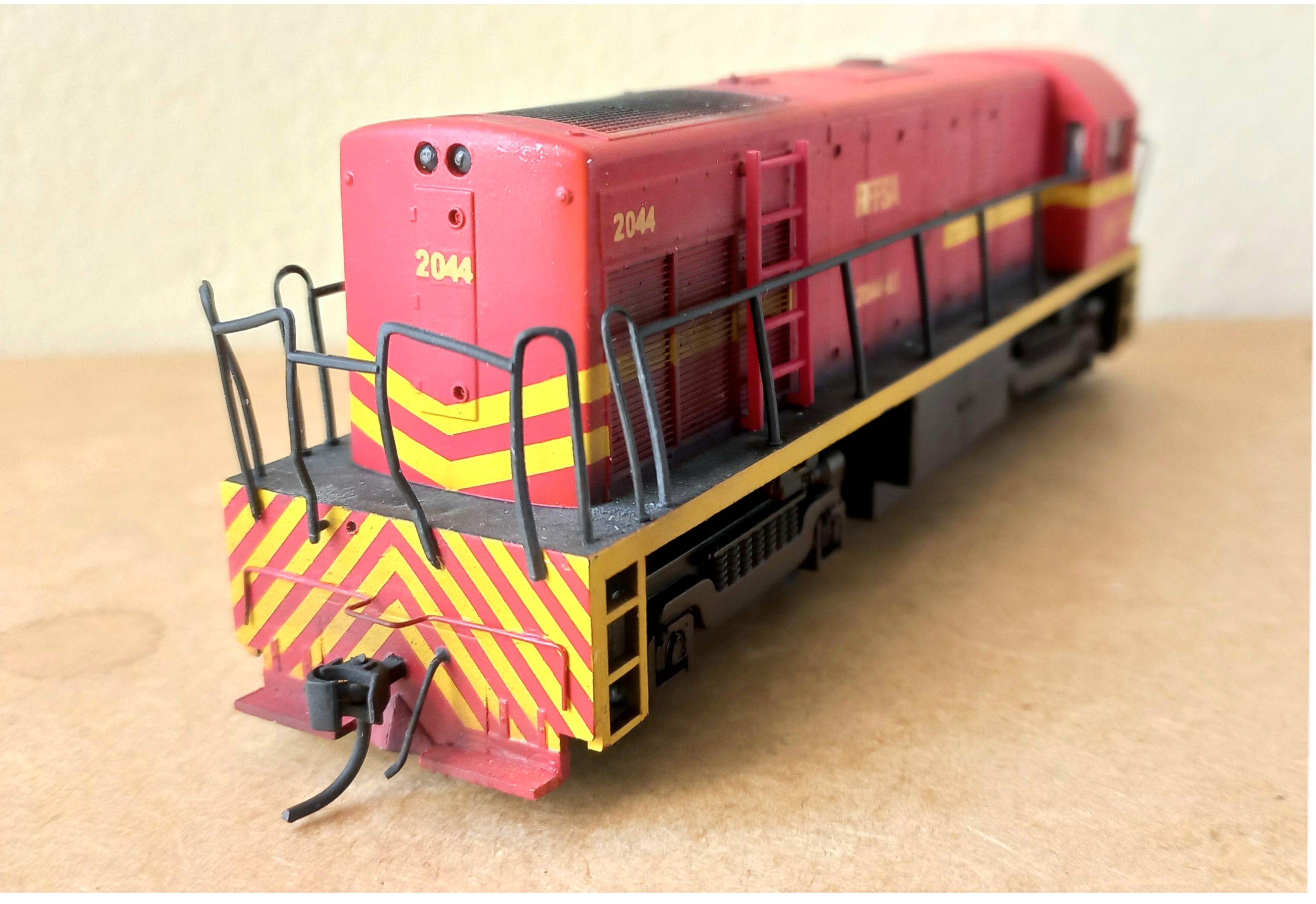 Frateschi 3037 - Locomotiva U5B RFFSA Personalizada com engate kadee (MODELO NOVO SEM USO)