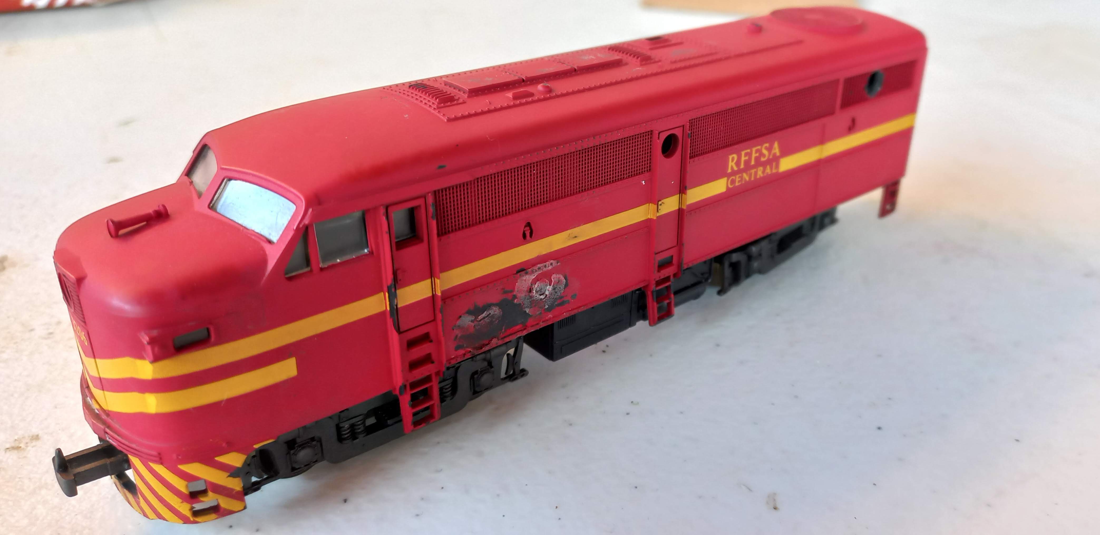 Frateschi - Locomotiva FA 1 RFFSA ( Com marcas de cola na carroceria)