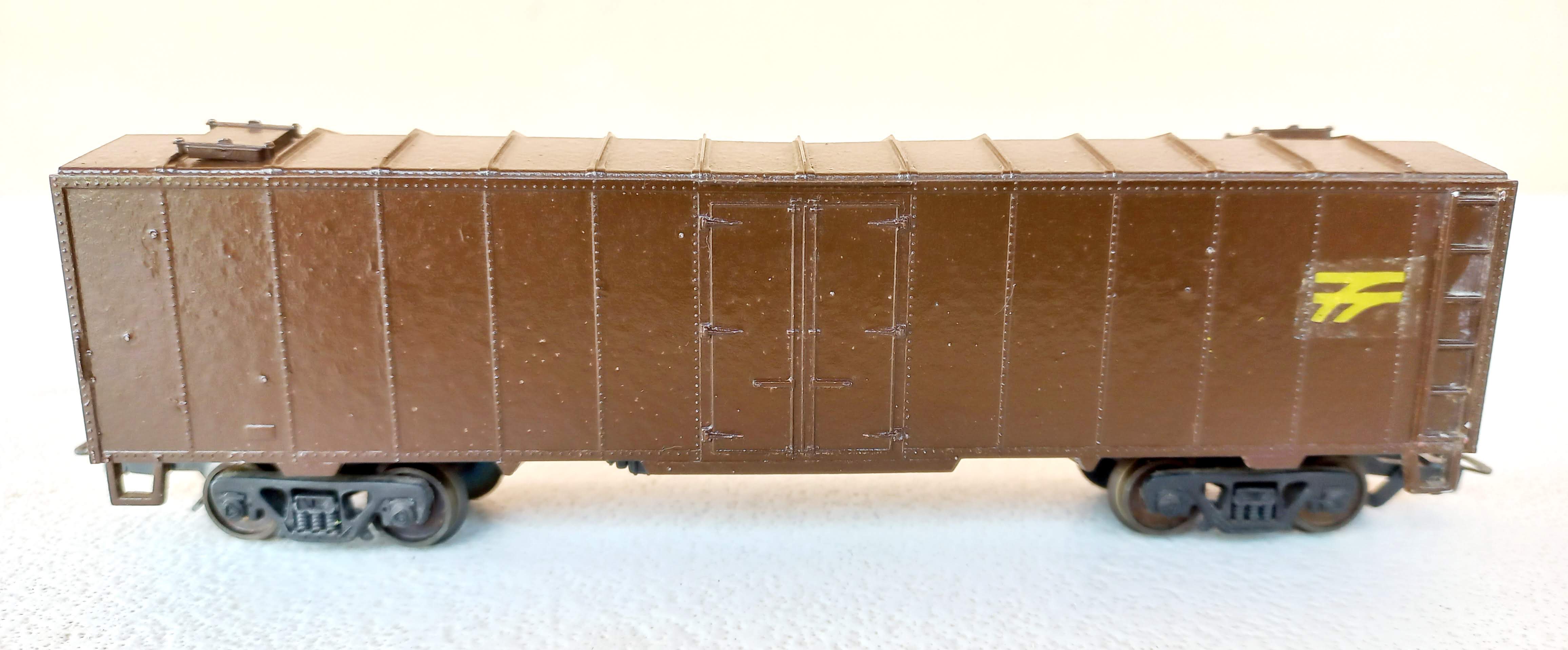 Frateschi Vagão Isotérmico pintado com logotipo R.F.F.S.A 