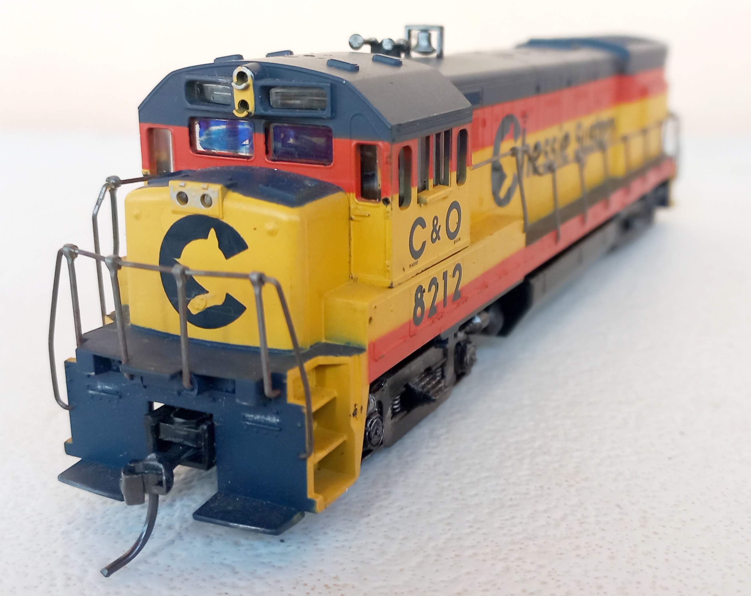 Athearn - Locomotiva U30 B Chessie System #8212 USADA