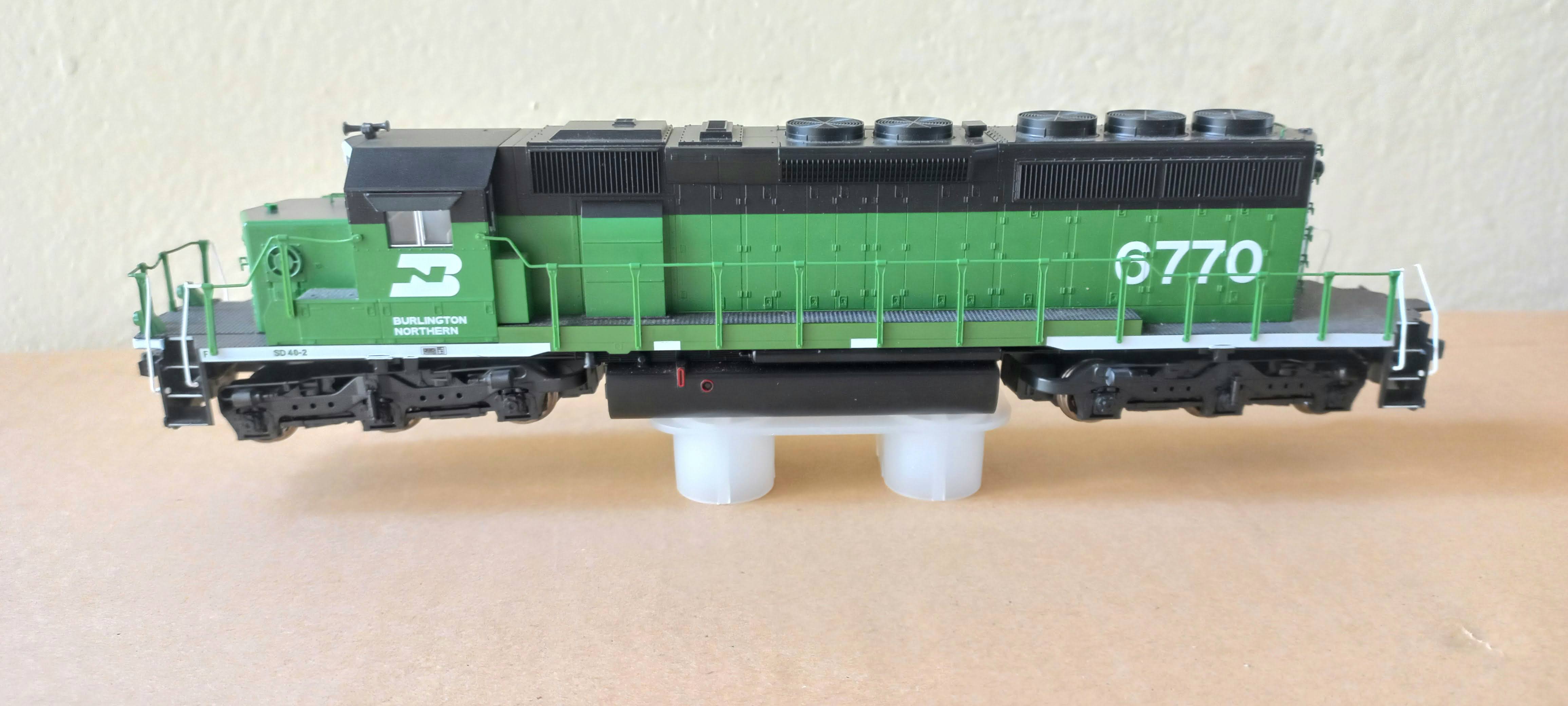 Kato - Locomotiva EMD SD40-2 Mid Burlington Northern #6770