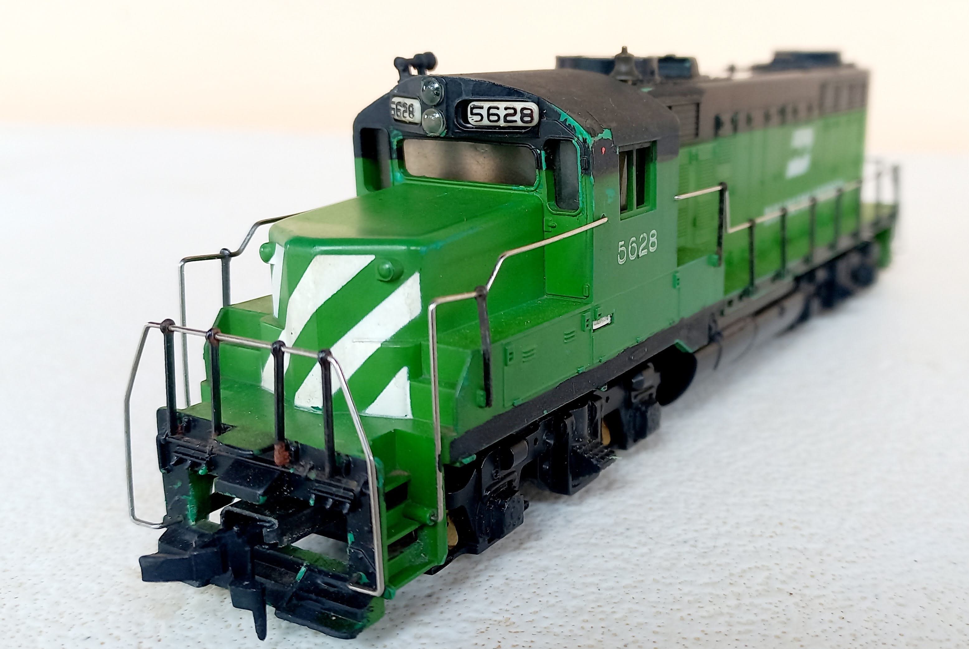 Mantua -Tyco - Locomotiva GP20 Burlington Northern #5028