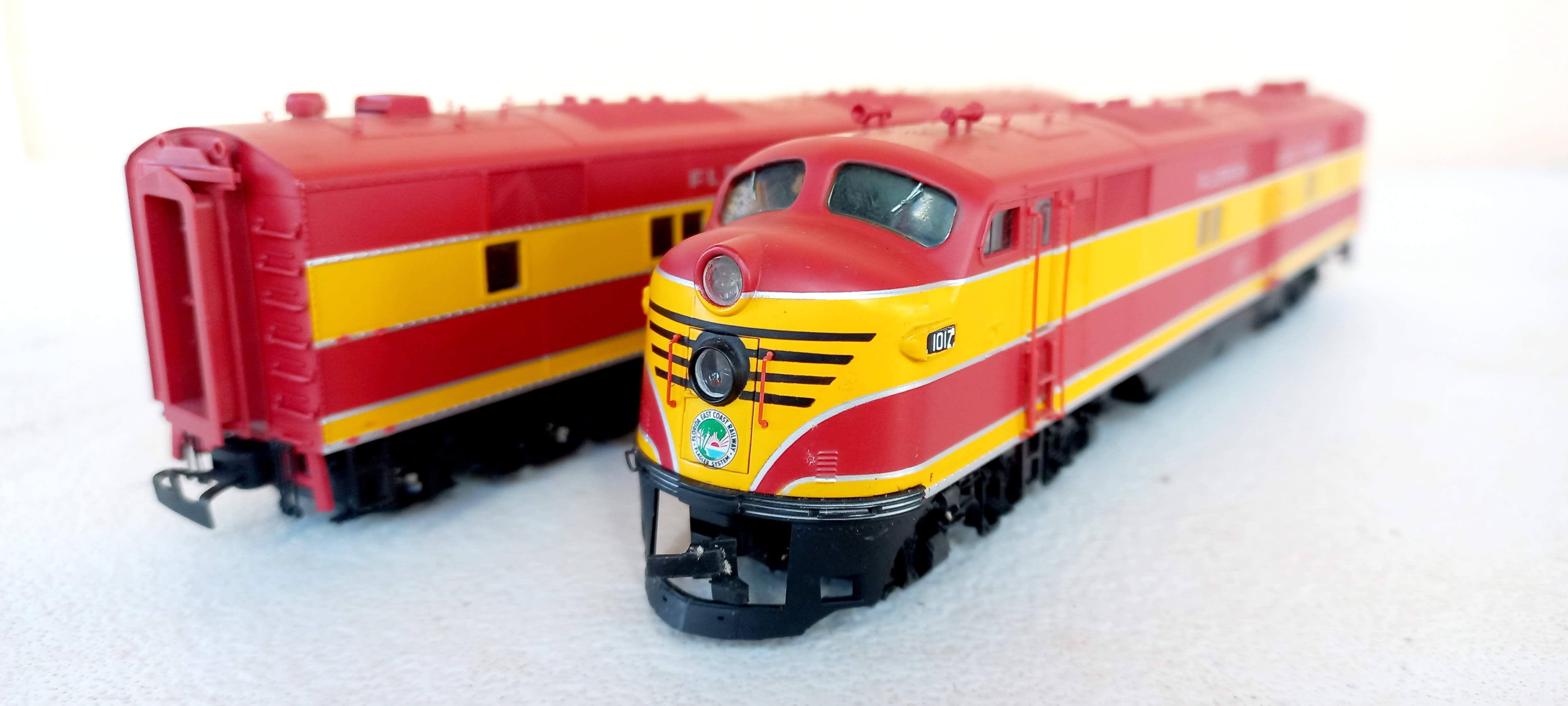 Life like Proto 2000 - Conjunto - Locomotiva a diesel E7A + E7B  Florida East Coast # 1017 & #1014