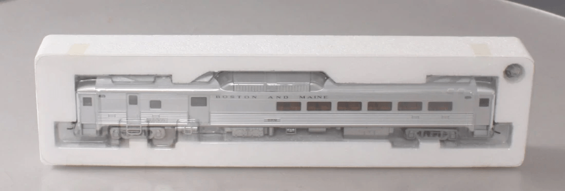 * Proto 1000 30388 BUD RDC Boston and Maine #6302 SEMI NOVO com Iluminação