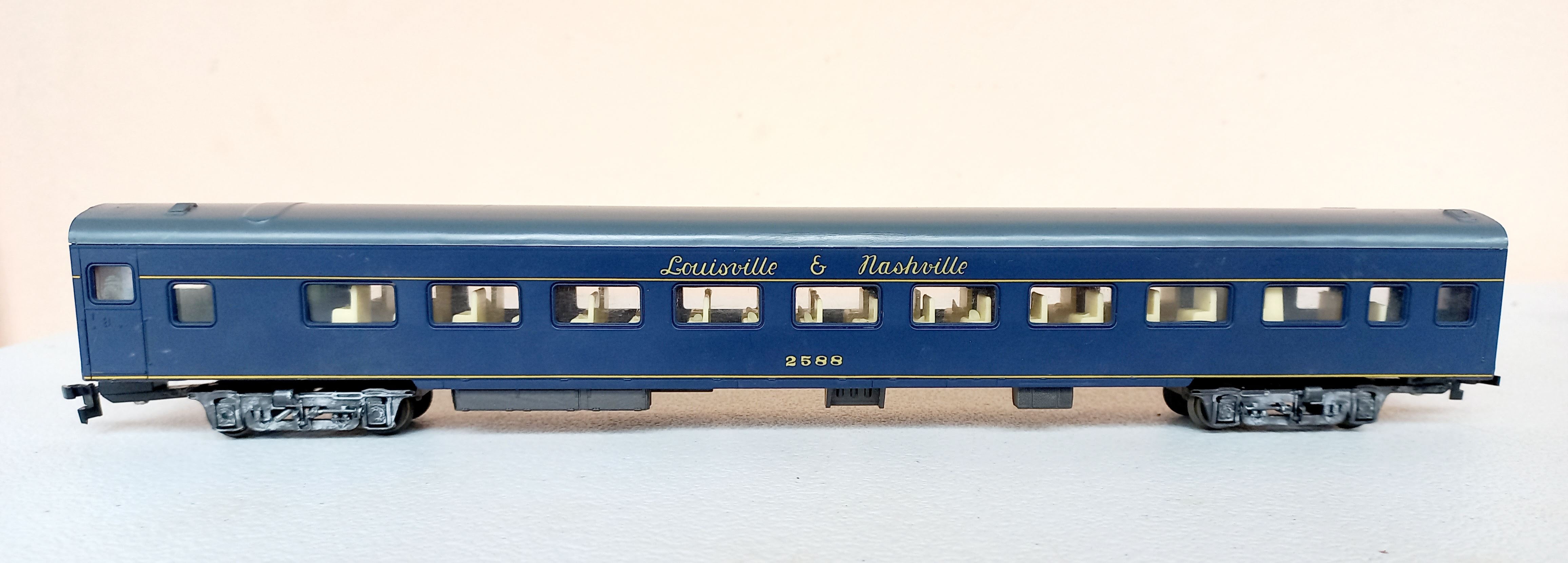 Rivarossi - Carro de Passageiros  Louisville & Nashville #2588
