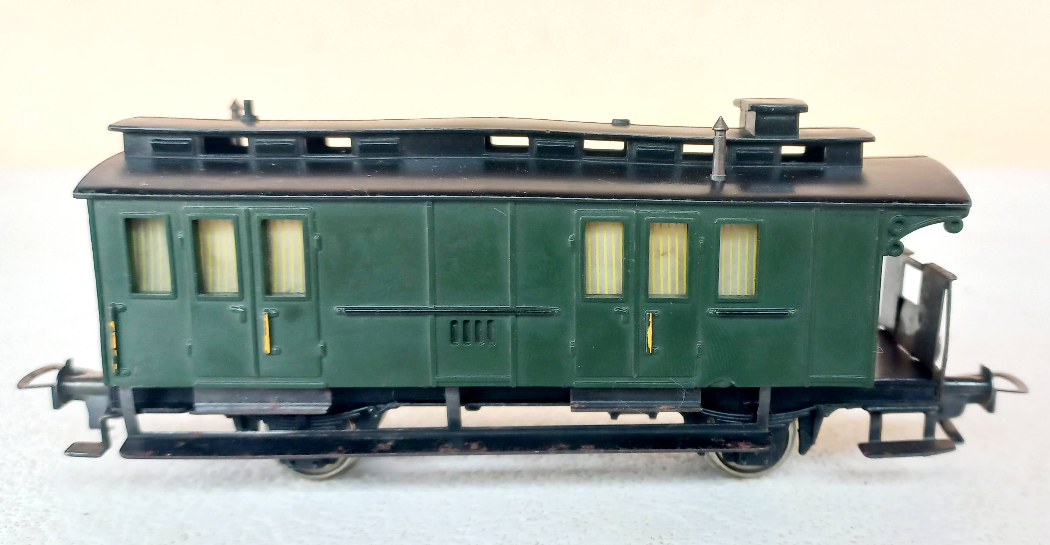 Fleischmann H0 1403 - Carro postal e de bagagem  (anos 60) - Com engates NEM