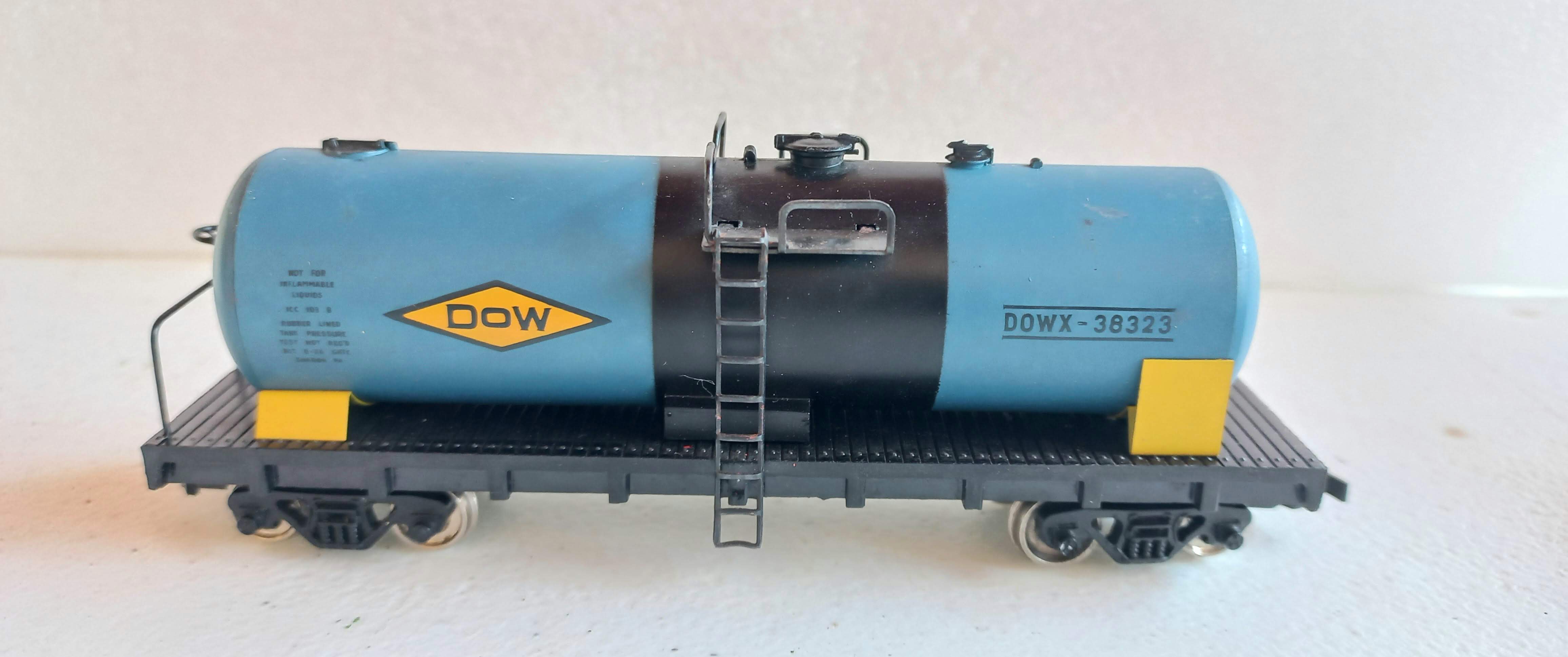 *Rivarossi - Vagão tanque de Combustível DOW #38323  