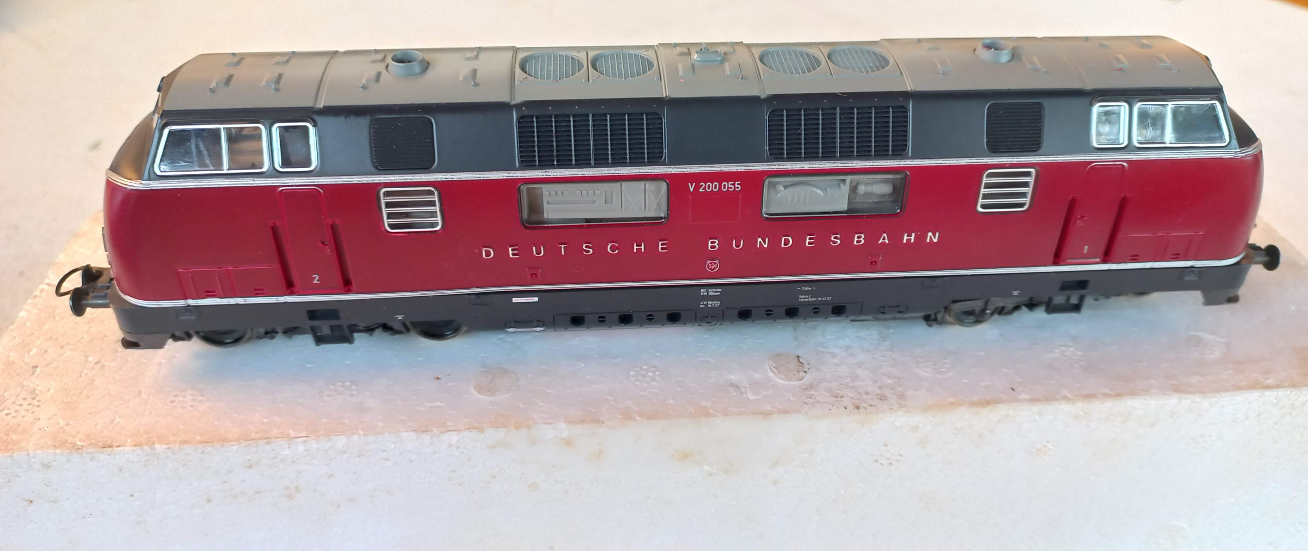 Roco - Locomotiva V200 Deutsche Bundesbahn (DB) Semi nova  -Revisada