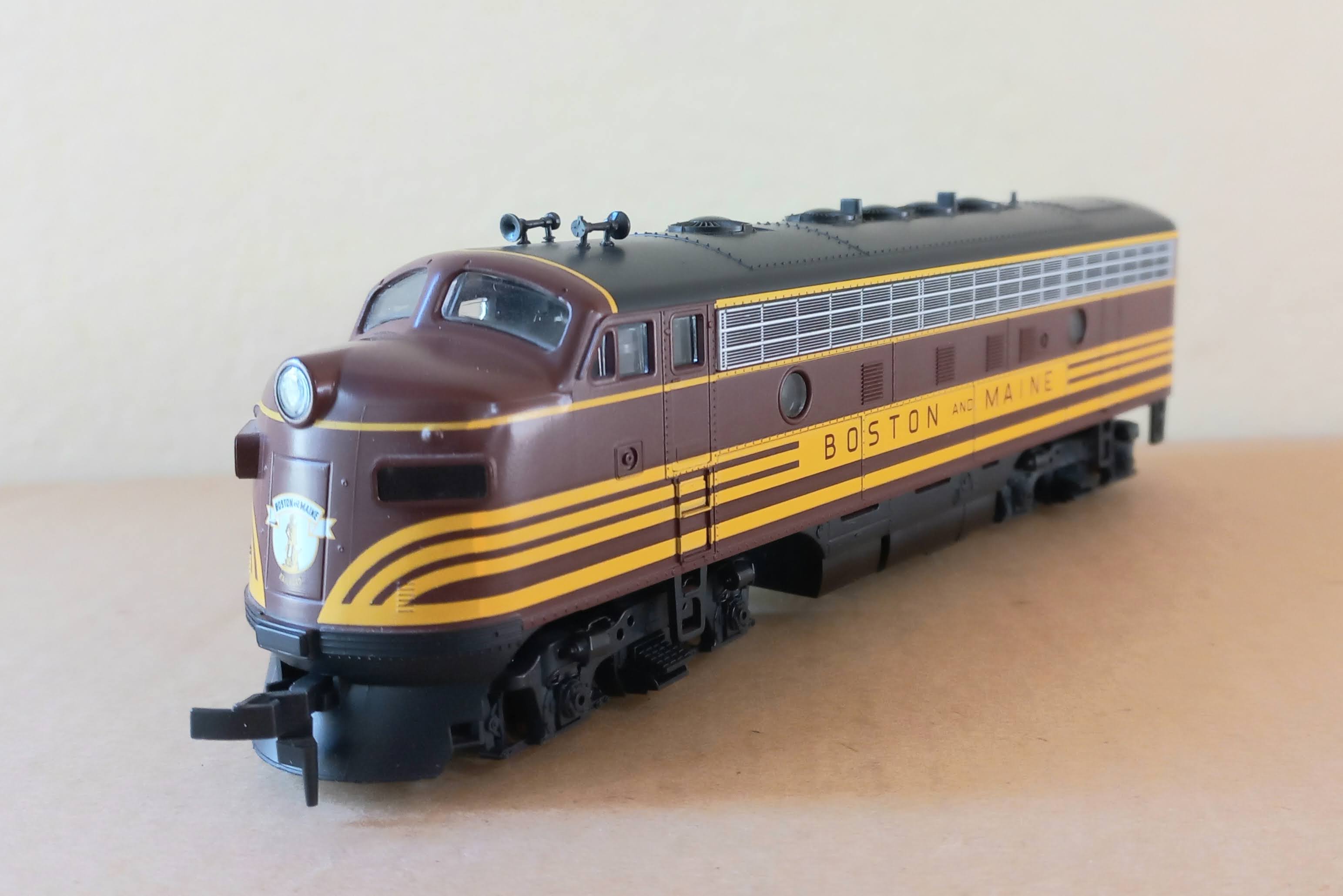 Stewart hobbies Kato - Locomotiva F3A Boston and Maine (Semi nova)