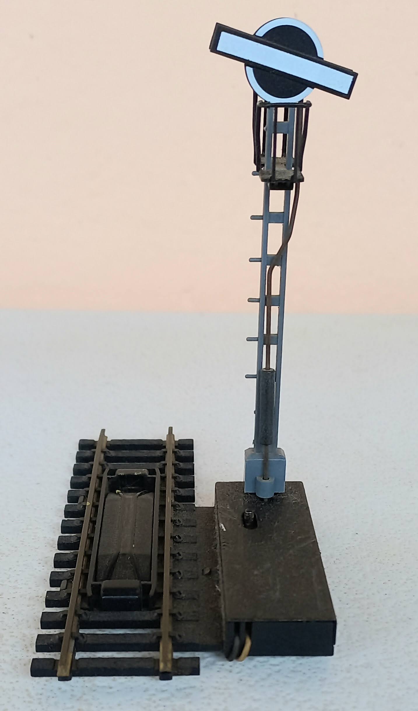 Trilho Desengate elétrico  100 mm - Fleischmann  com Poste - USADO