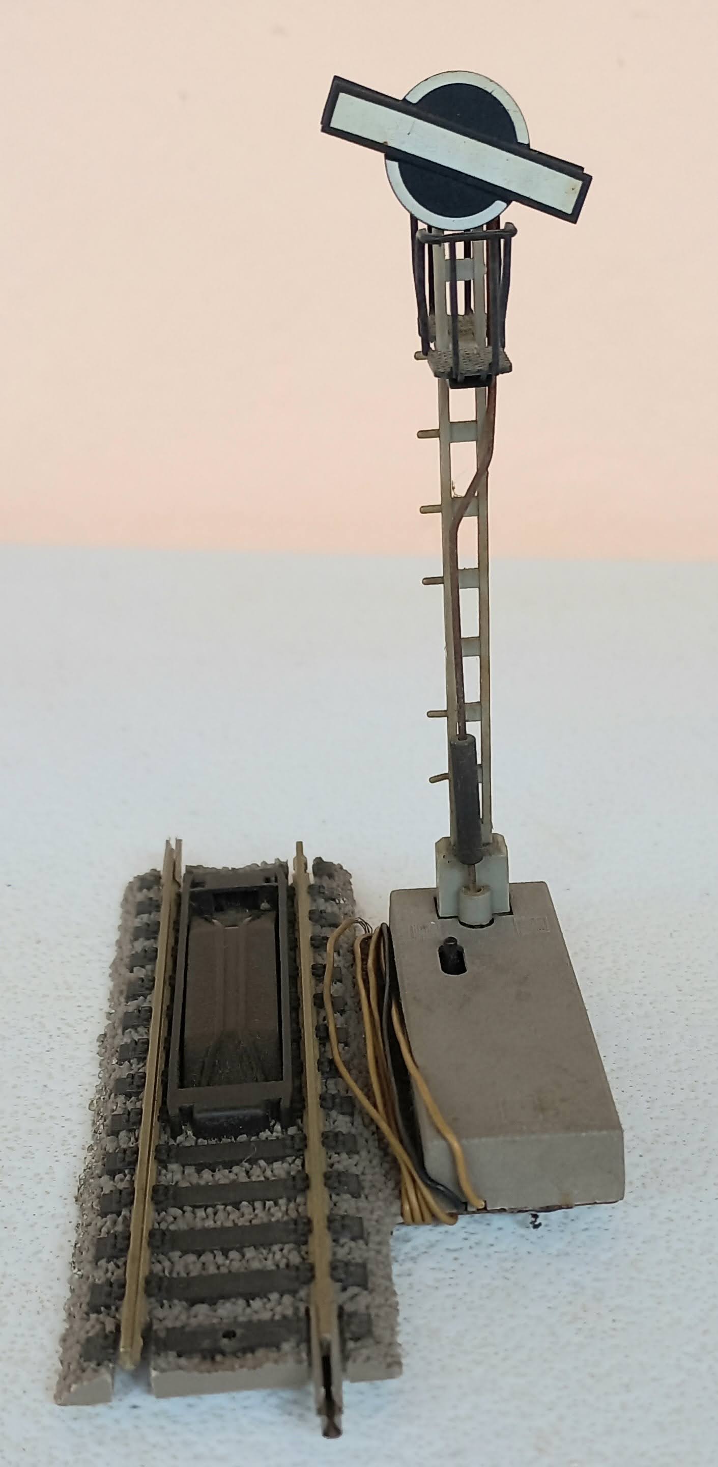 Trilho Desengate elétrico profi-gleis 100 mm - Fleischmann 6112 com Poste - USADO