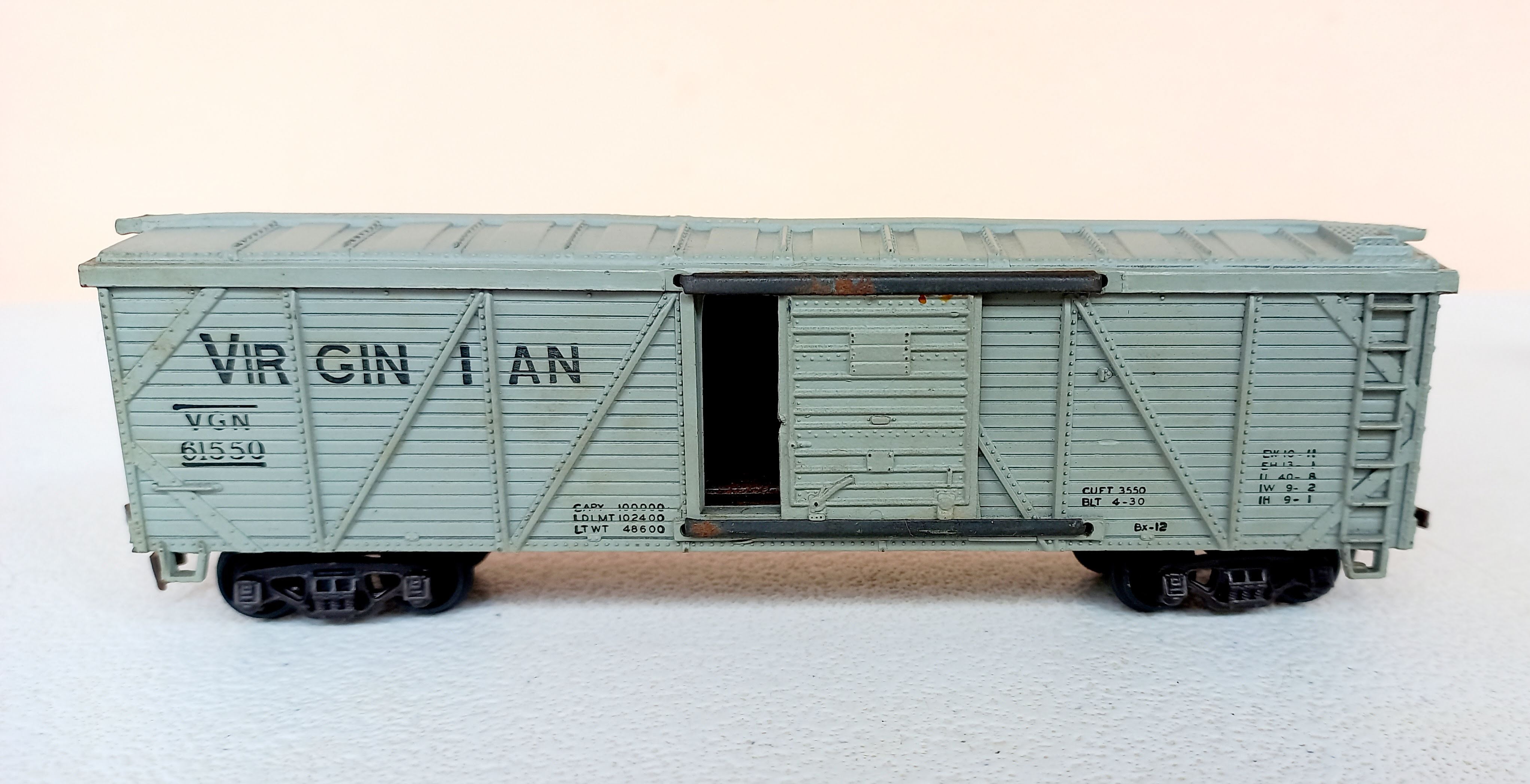 Vagão Box de Madeira (estilo antigo)  Virginian #61550