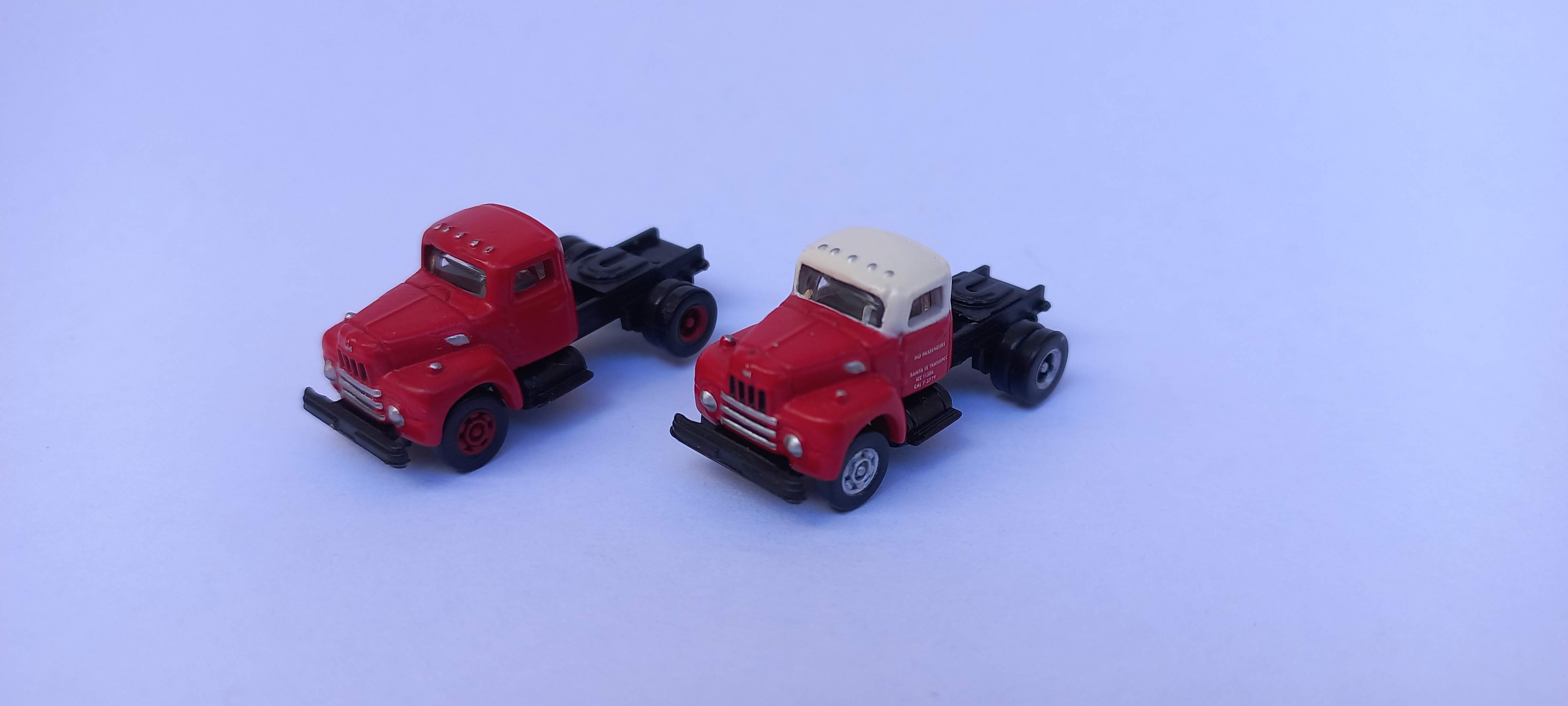 Conjunto de 2 Caminhões Mini Metals "N"