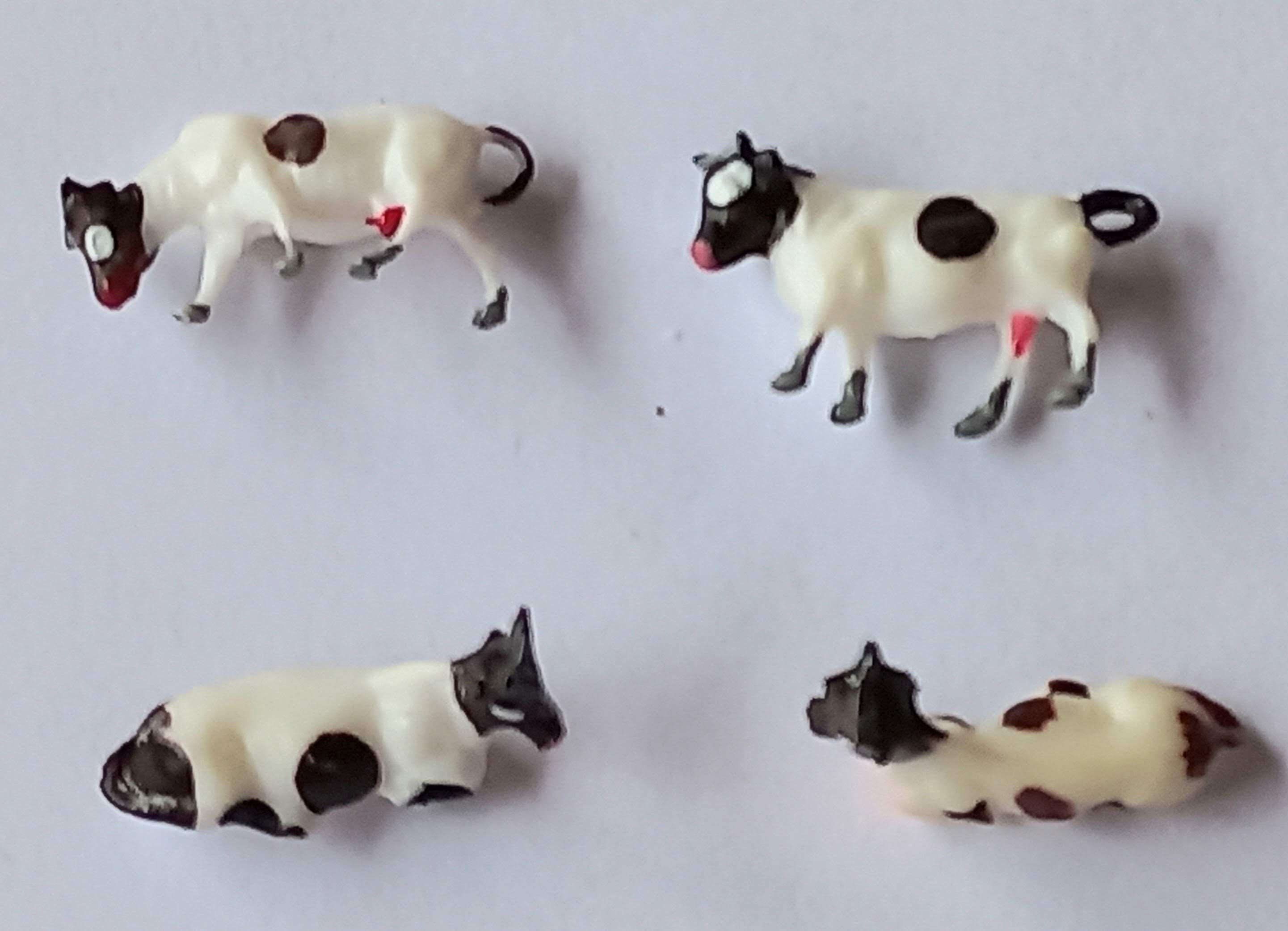 Conjunto de 4 Vacas com pintas Pretas 'N'1:160 USADOS