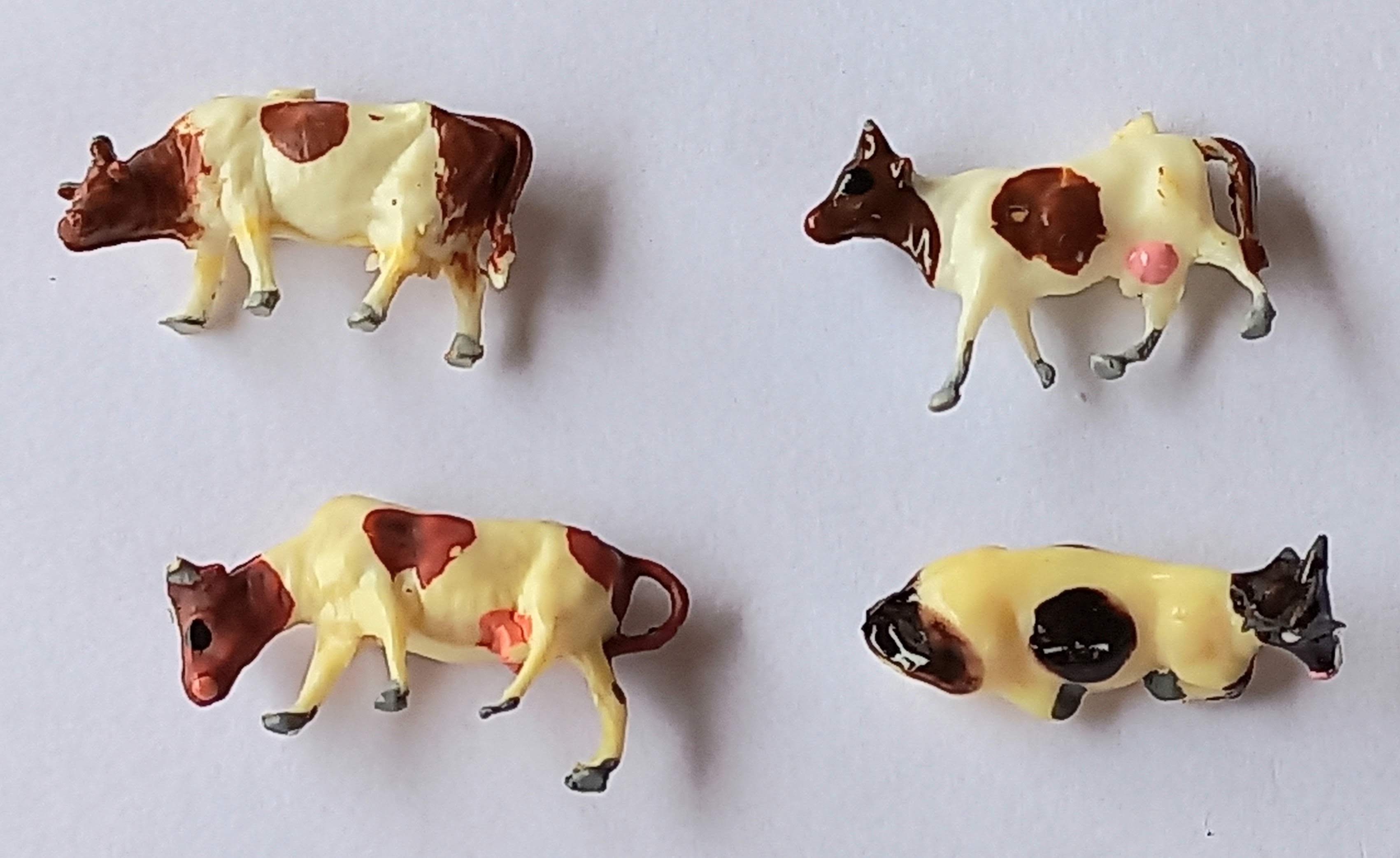 Conjunto de 4 Vacas Creme  pintas Marrom 'N'1:160 USADOS