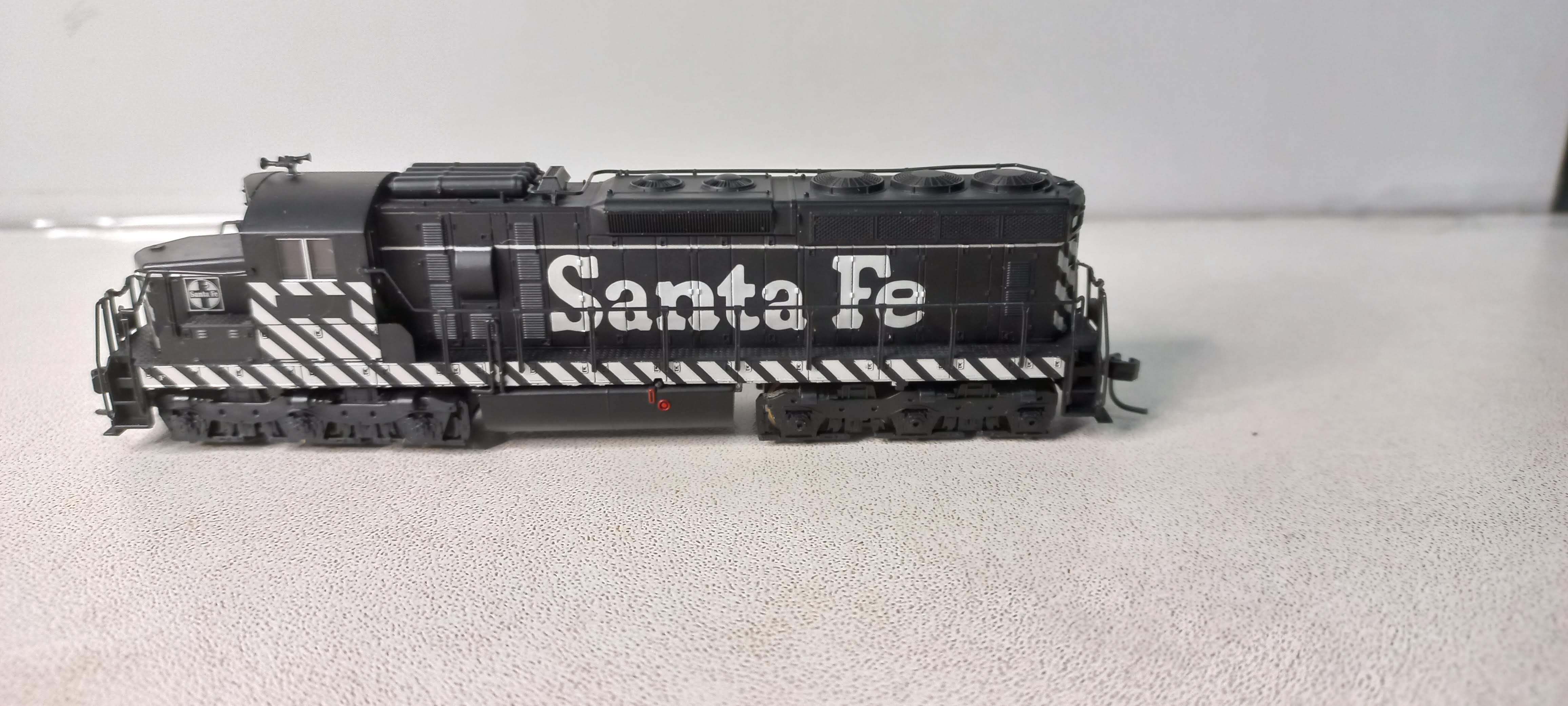 *Locomotiva Atlas N SD24 Santa Fe “Zebra Stripes” C/ DCC - #sem numero