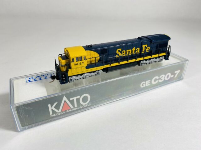Locomotiva GE C30-7 Santa Fé #8027 - Com DCC e engate Kadee - Semi Nova