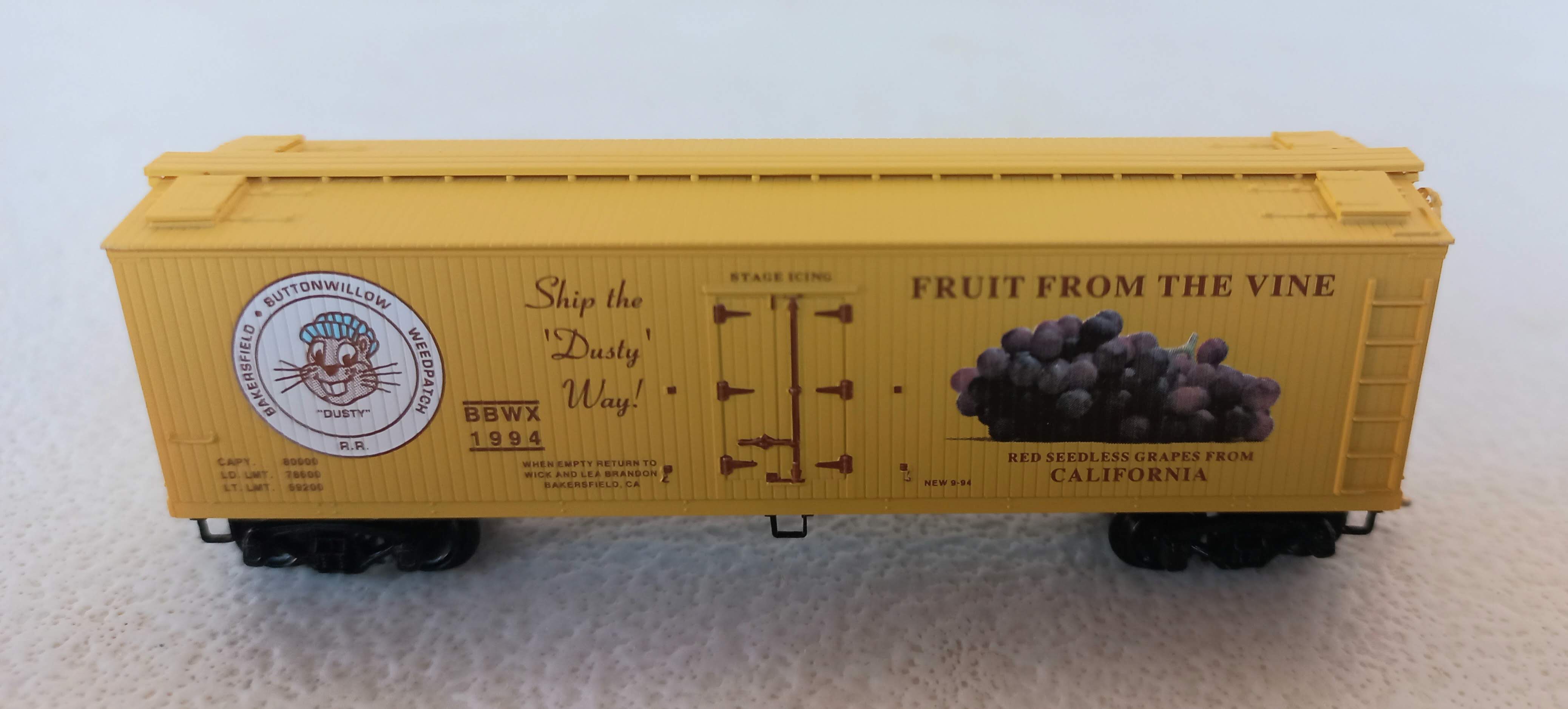 Micro Trains -  Vagão 40' WOOD SHEATHED ICE REEFER SHIP  THE DUSTY WAY - BAKERSFIELD  BUTTONWILLDWWEEDPATCH  #BBWX1994
