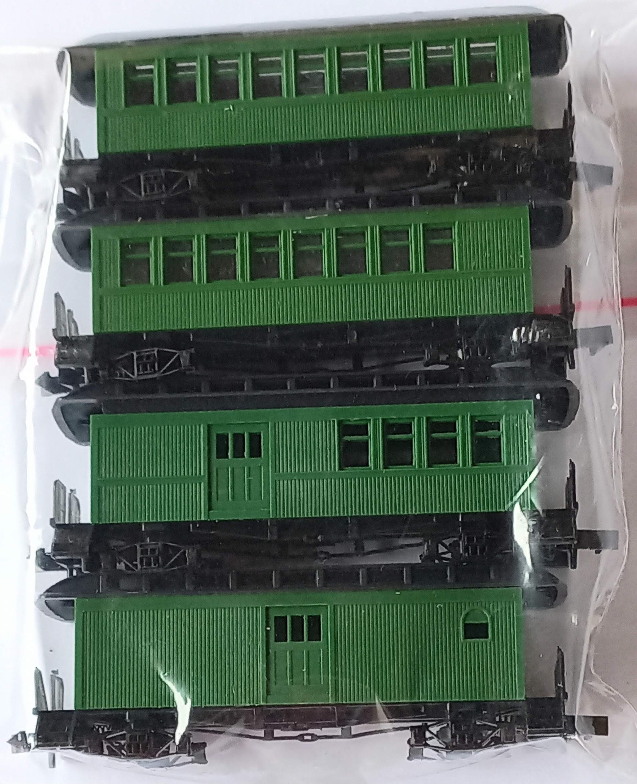 "OFERTA" de 4 Carros de Passageiros Antigos Verdes, sem as rodas