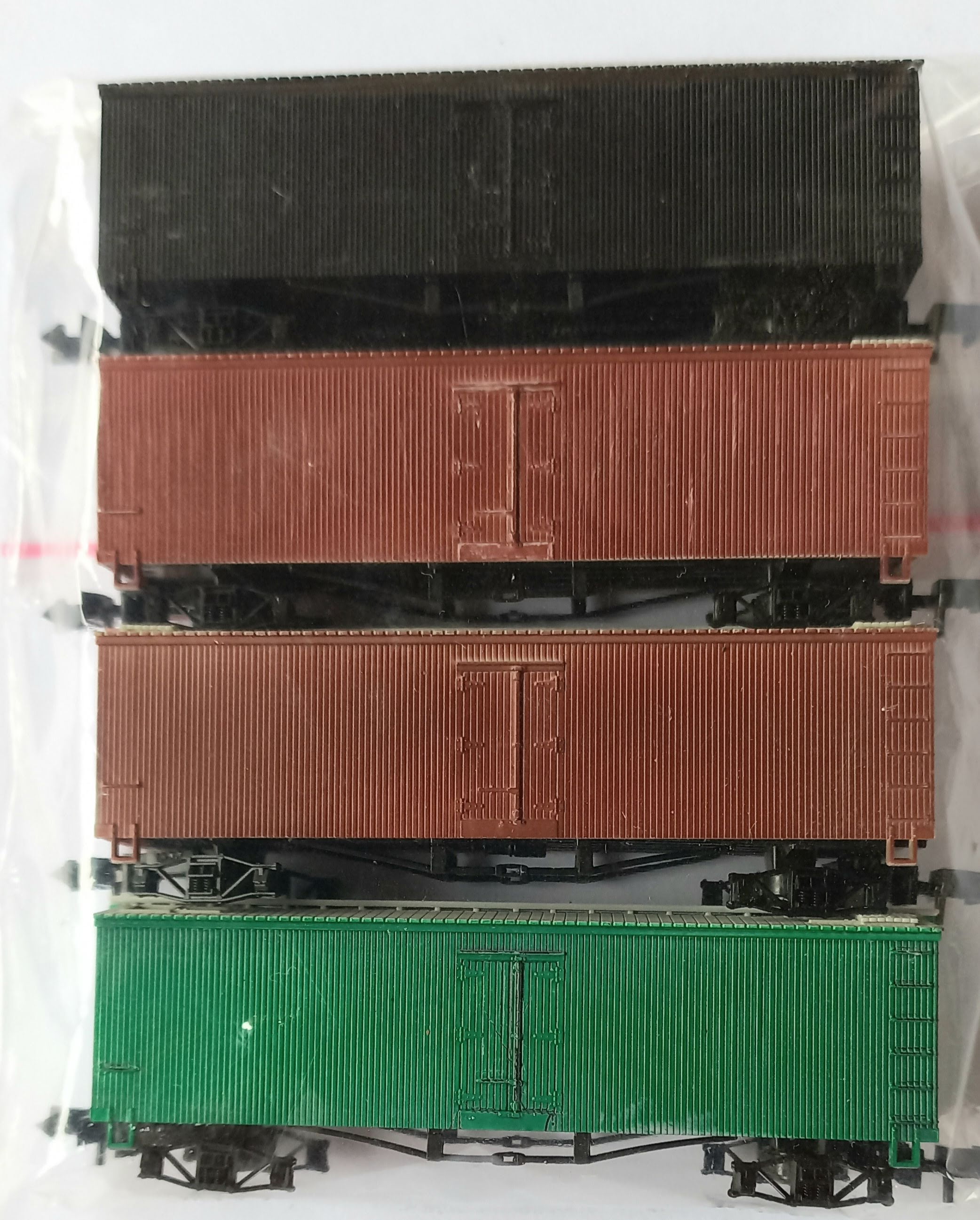 "OFERTA" de 4 Vagões Box  refrigerador Antigos CORES DIVERSAS, SEM AS RODAS