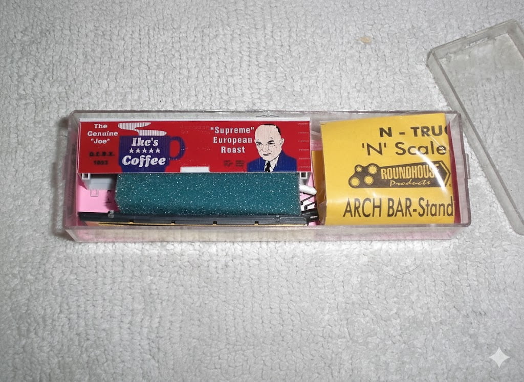  Roundhouse  - Vagão Refrigerador  antigo escala N 8908 Ike's Coffee 36'