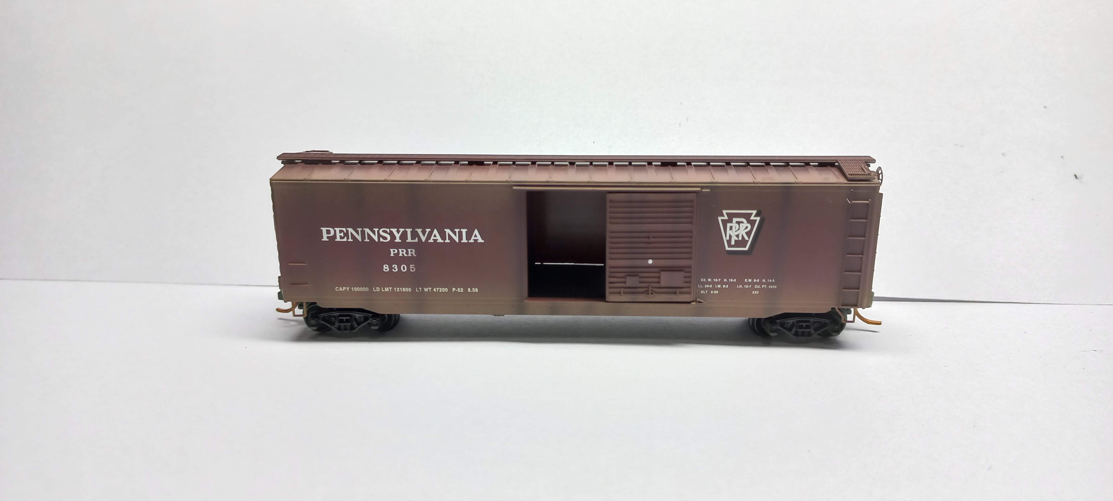 Vagão Box 50' Pennsylvania #8305 - Micro Trains 031 50 410 - COM PEQUENO ENVELHECIMENTO