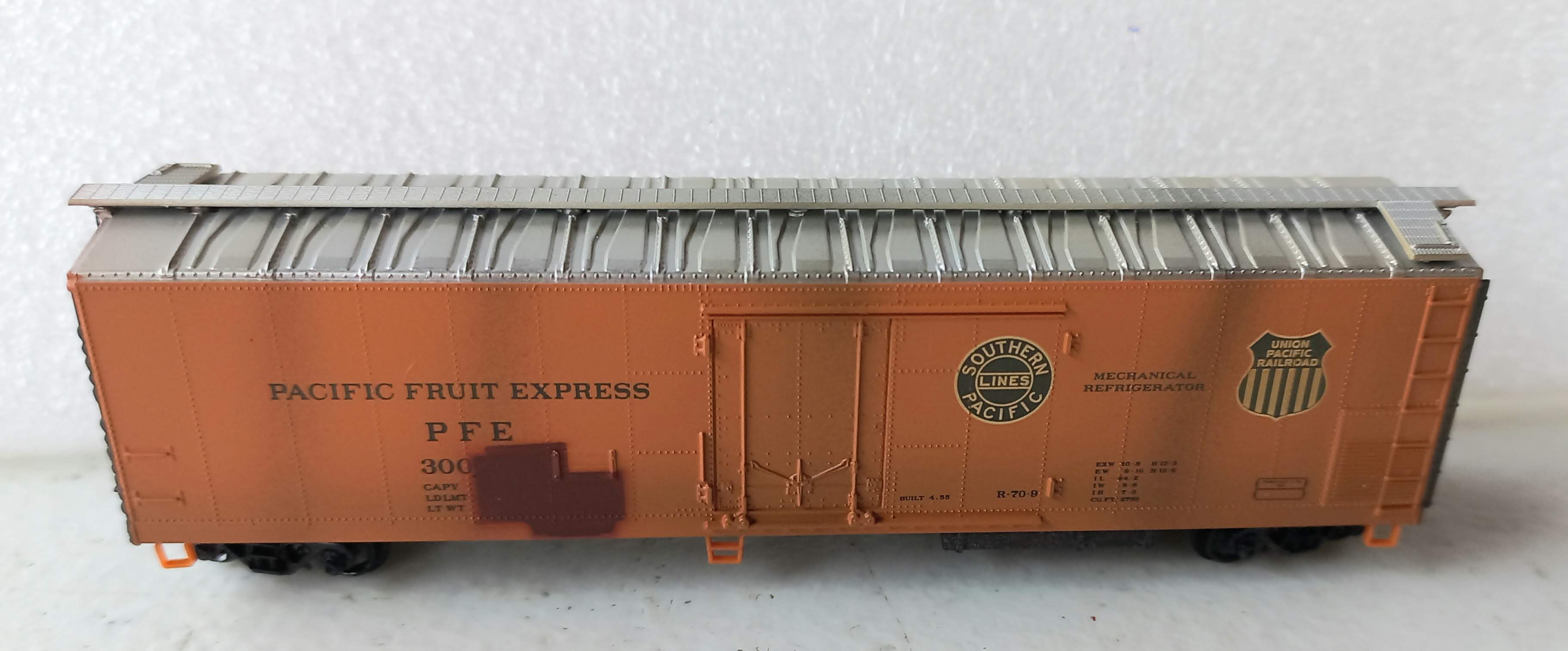 Micro-Trains - 069 52 190 Vagão Refrigerator Car, Pacific Fruit Express  # 300 "N" 1:160