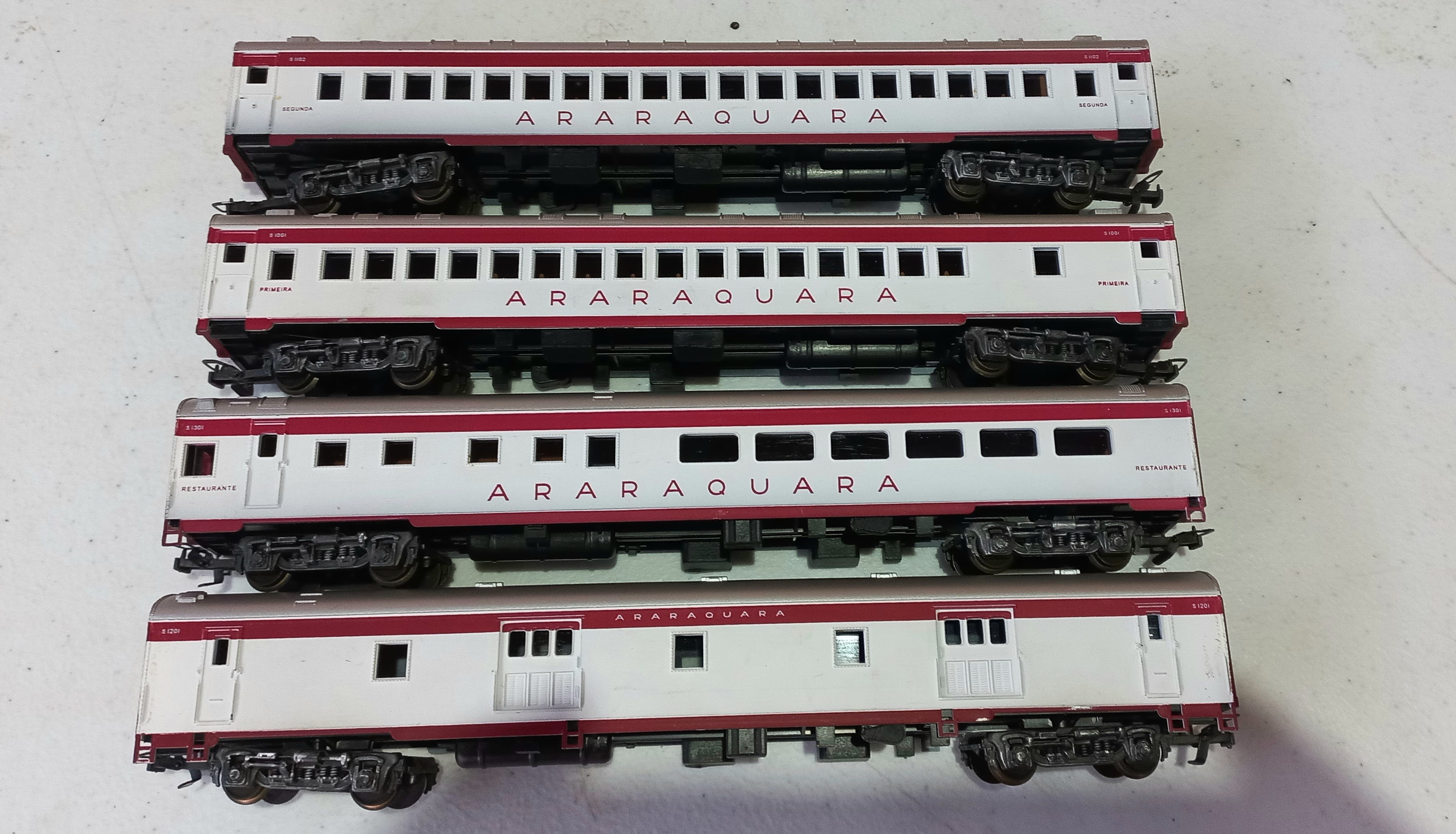 * Conjunto de 4 Carros De Passageiros Pullman - Araraquara - Ho / 1:87 - SEMI NOVOS