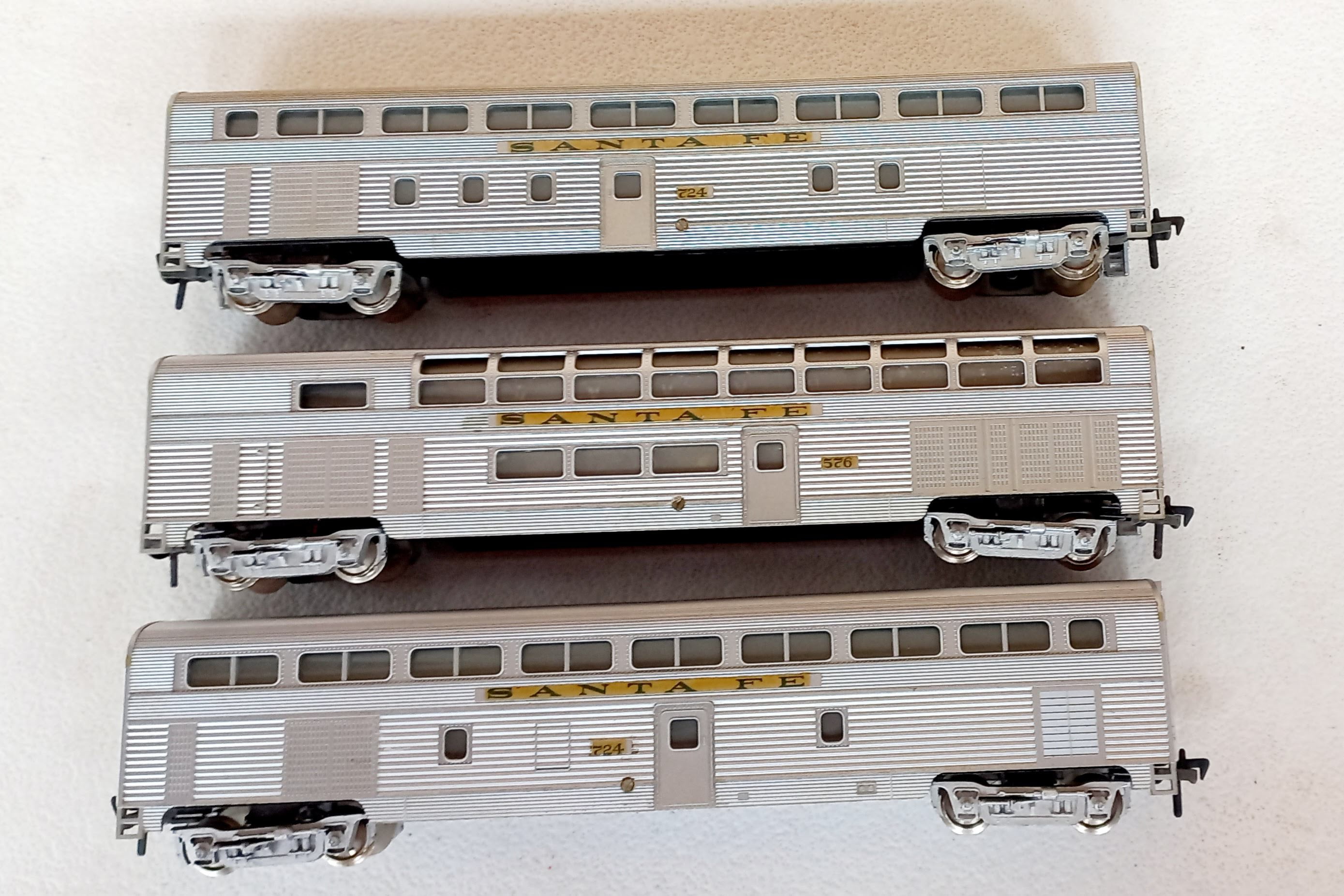 Fleischmann 1440/1441 - Carro de Passageiro de dois andares da ''Santa Fe'' (ANOS 60) ITEM DE COLEÇÃO