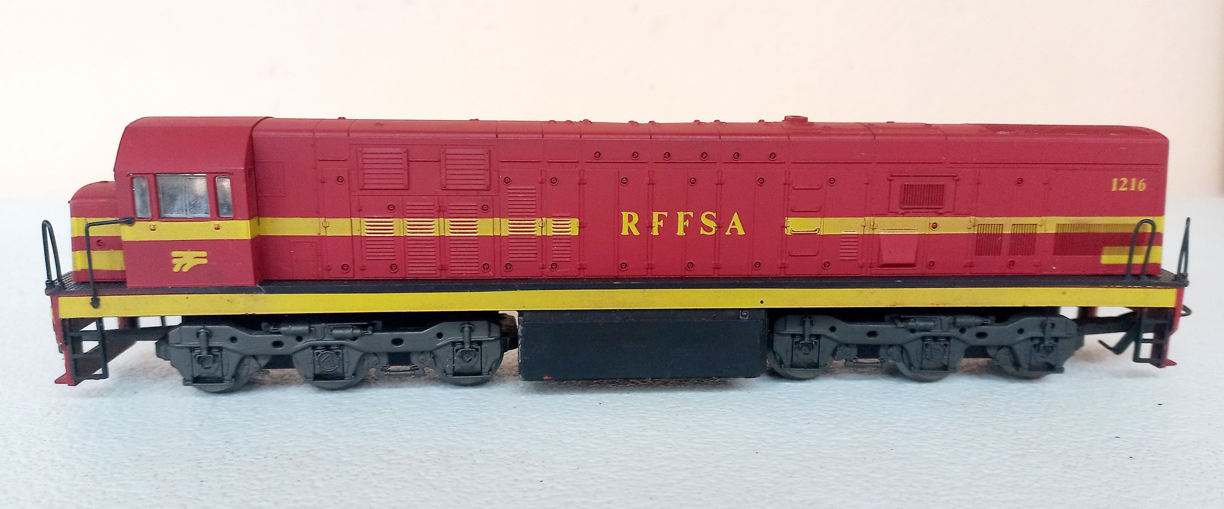 Frateschi- Locomotiva U20C RFFSA #1216 Sem Motor - FORA DE LINHA