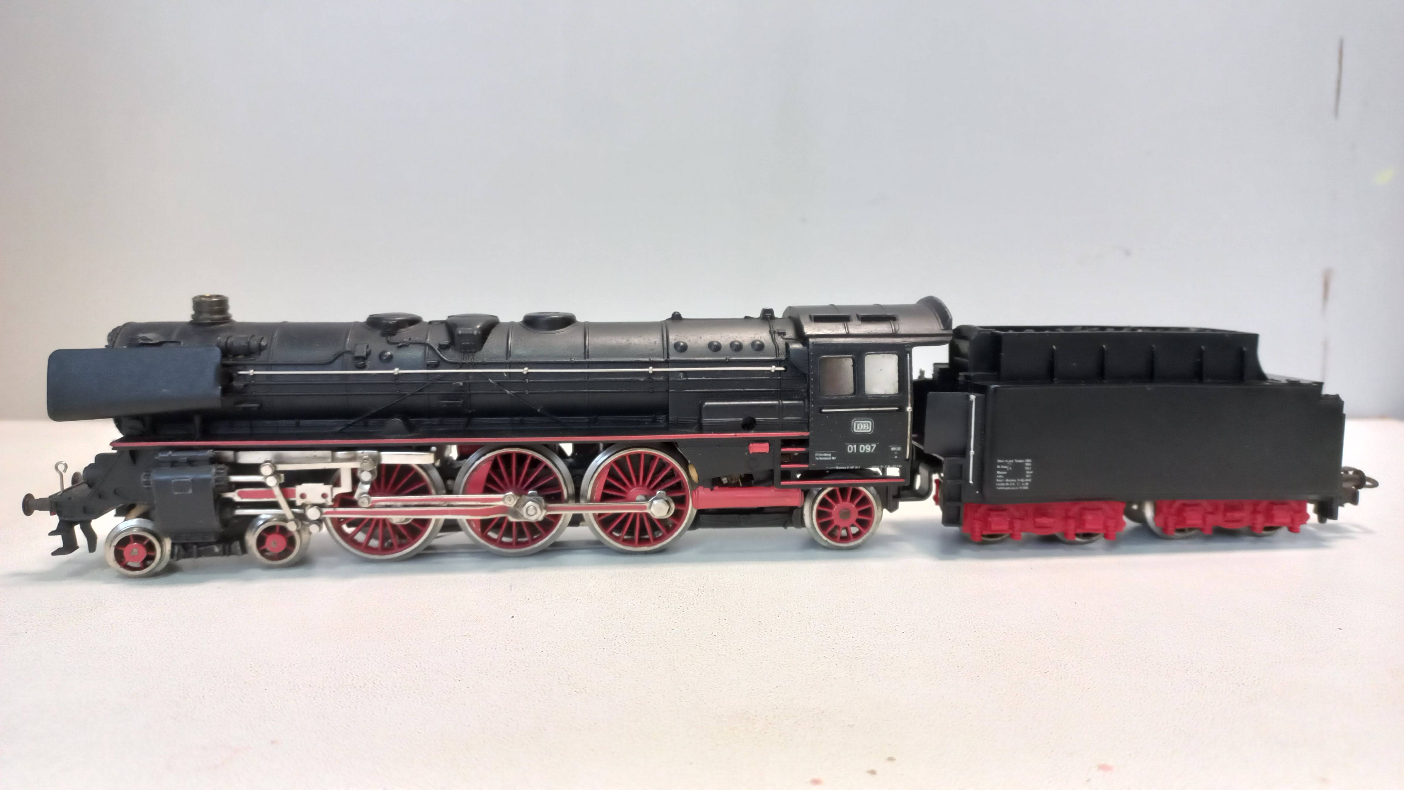 Marklin 3048 Locomotiva a Vapor Classe BR 01 Rodagem 2`C1` DB Com fumaça - (Caixa não original) Semi nova