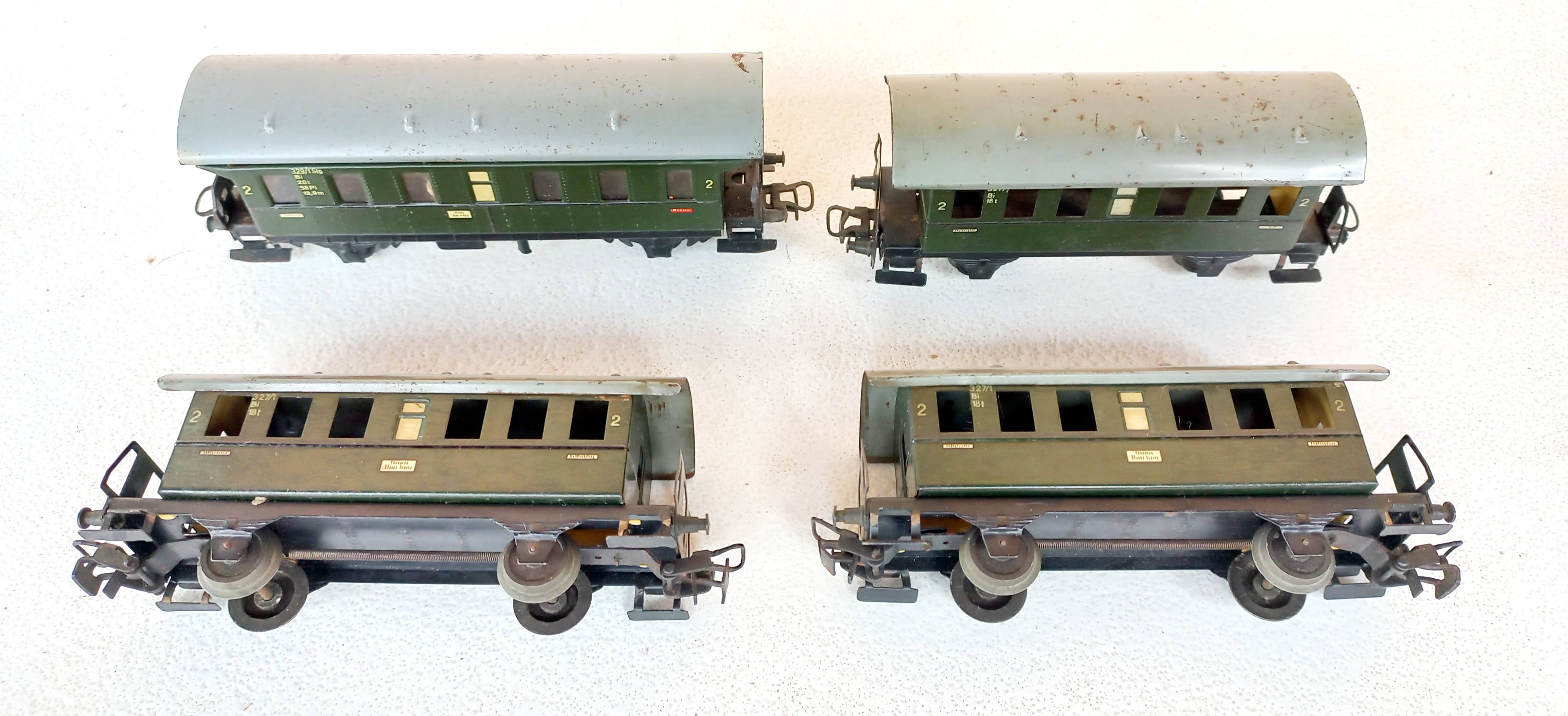 Marklin - Conjunto de 3  Carros de Passageiros 327/1   2º Classe + 1 Carro 2º  329/1