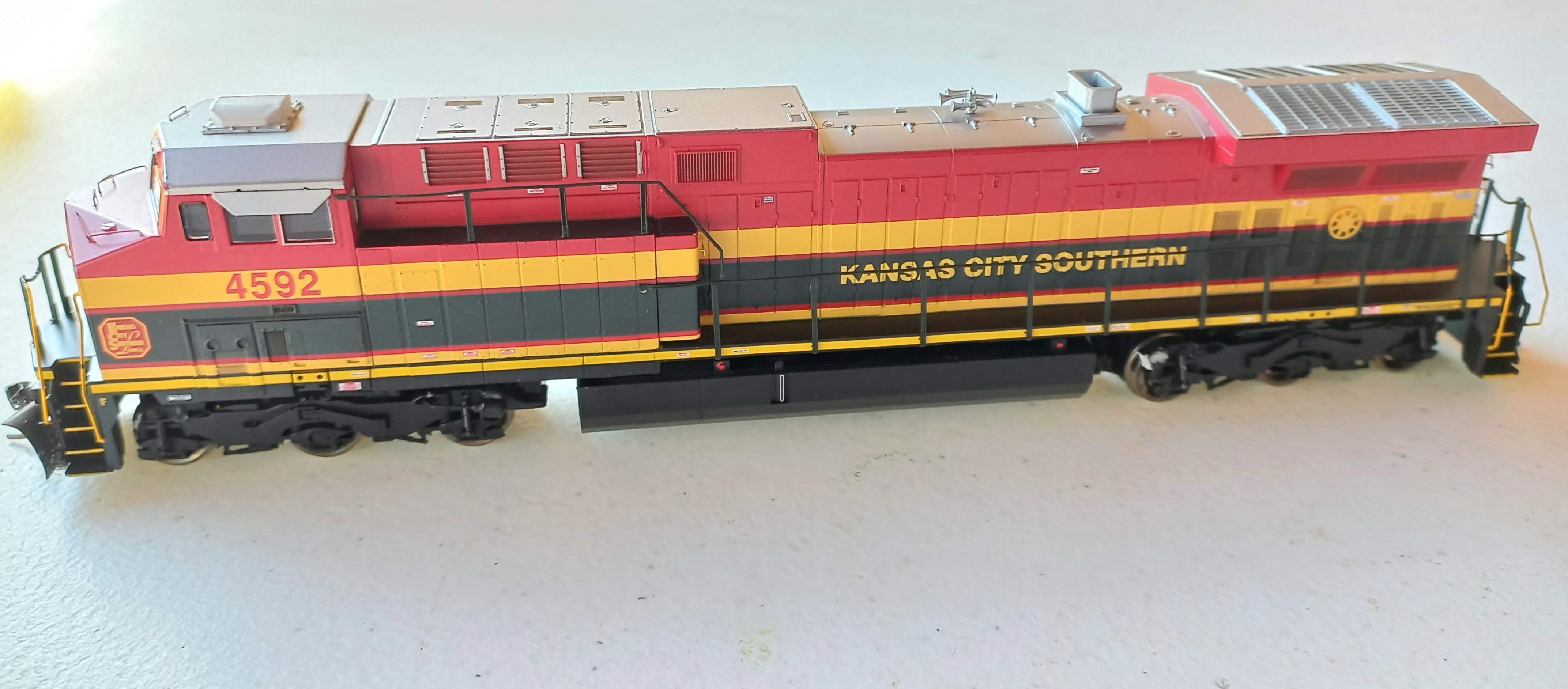 * Athern - Locomotiva AC 4400 Kansas City Southern - COM CAIXA