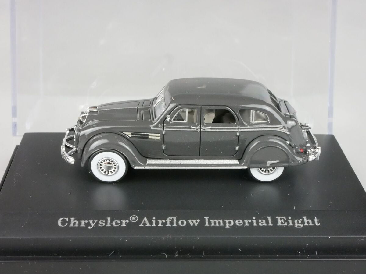 Busch 87123  Chrysler Airflow Imperial Eight Cinza