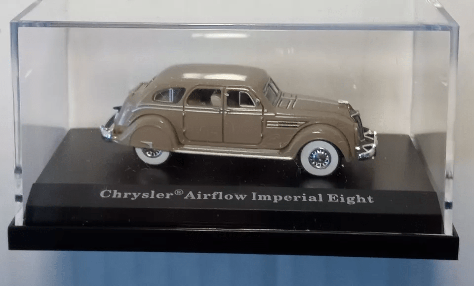 Busch 87125 1936 CHRYSLER AIRFLOW IMPERIAL EIGHT TAN 1:87