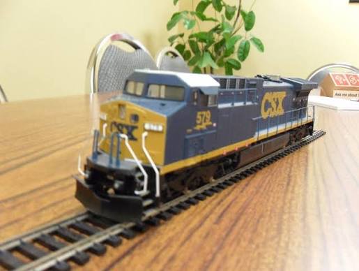 ATHEARN Ready to Roll 79870 Locomotiva AC4400 CSX # 579 DCC QUICK PLUG EQUIPPED
