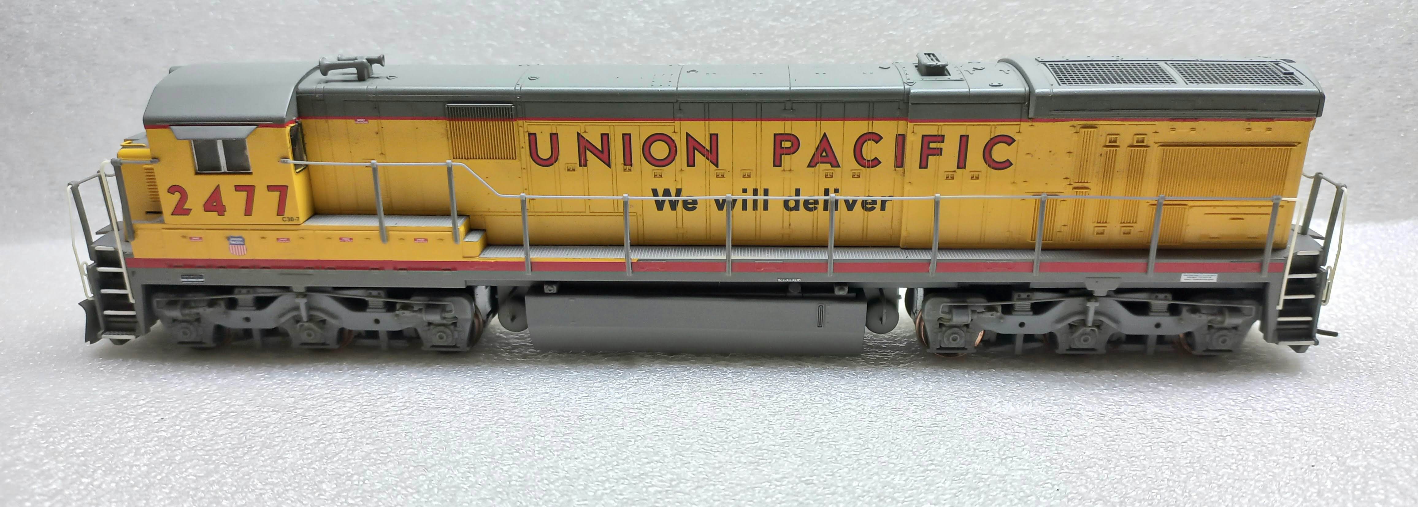 HO BROADWAY LIMITED 5050 LOCOMOTIVA  SEMI NOVA GE C30-7 UNION PACIFIC UP # 2477 DCC & SOM - SEM CAIXA