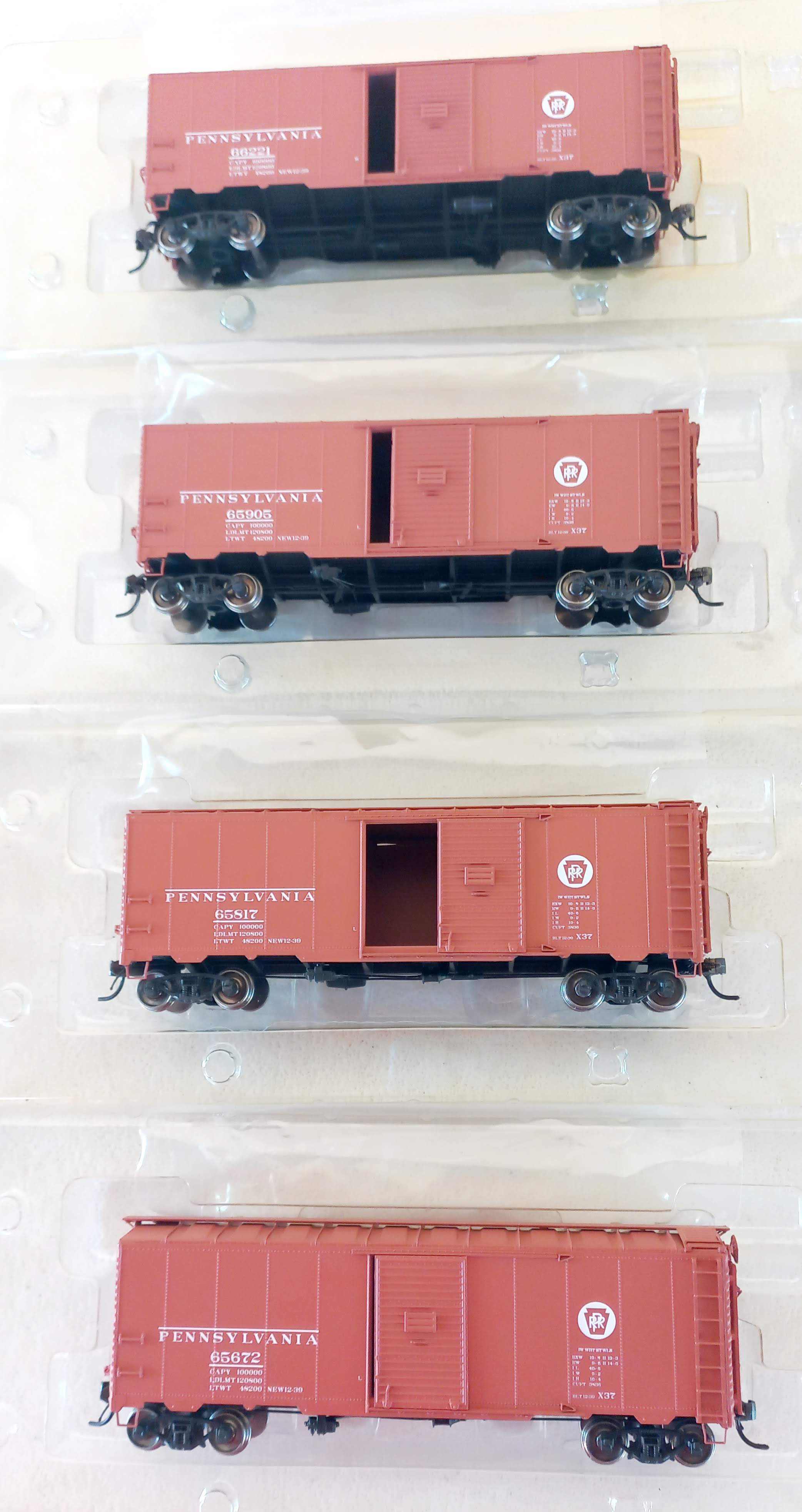 InterMountain - Conjunto de 4 Vagões Boxcar 40' Pennsylvania  #65905  #66221  #65672  #65817 