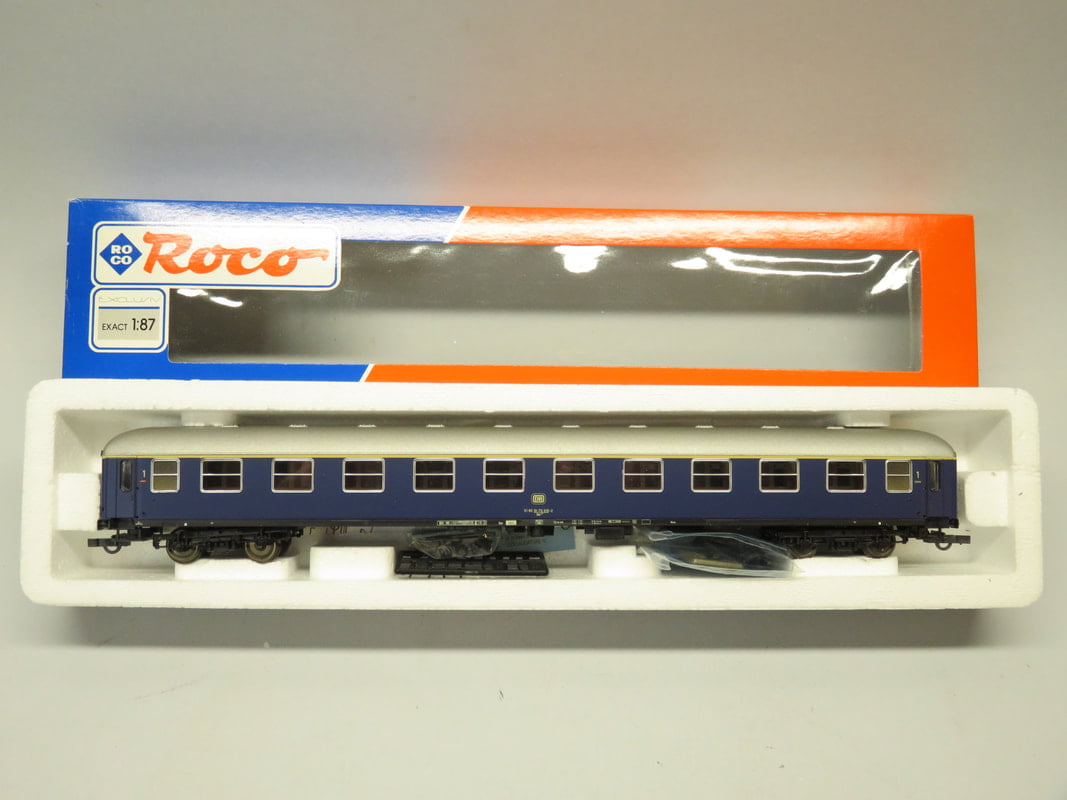 Roco 44753 - Carro de passageiros do trem expresso de 1ª classe do DB