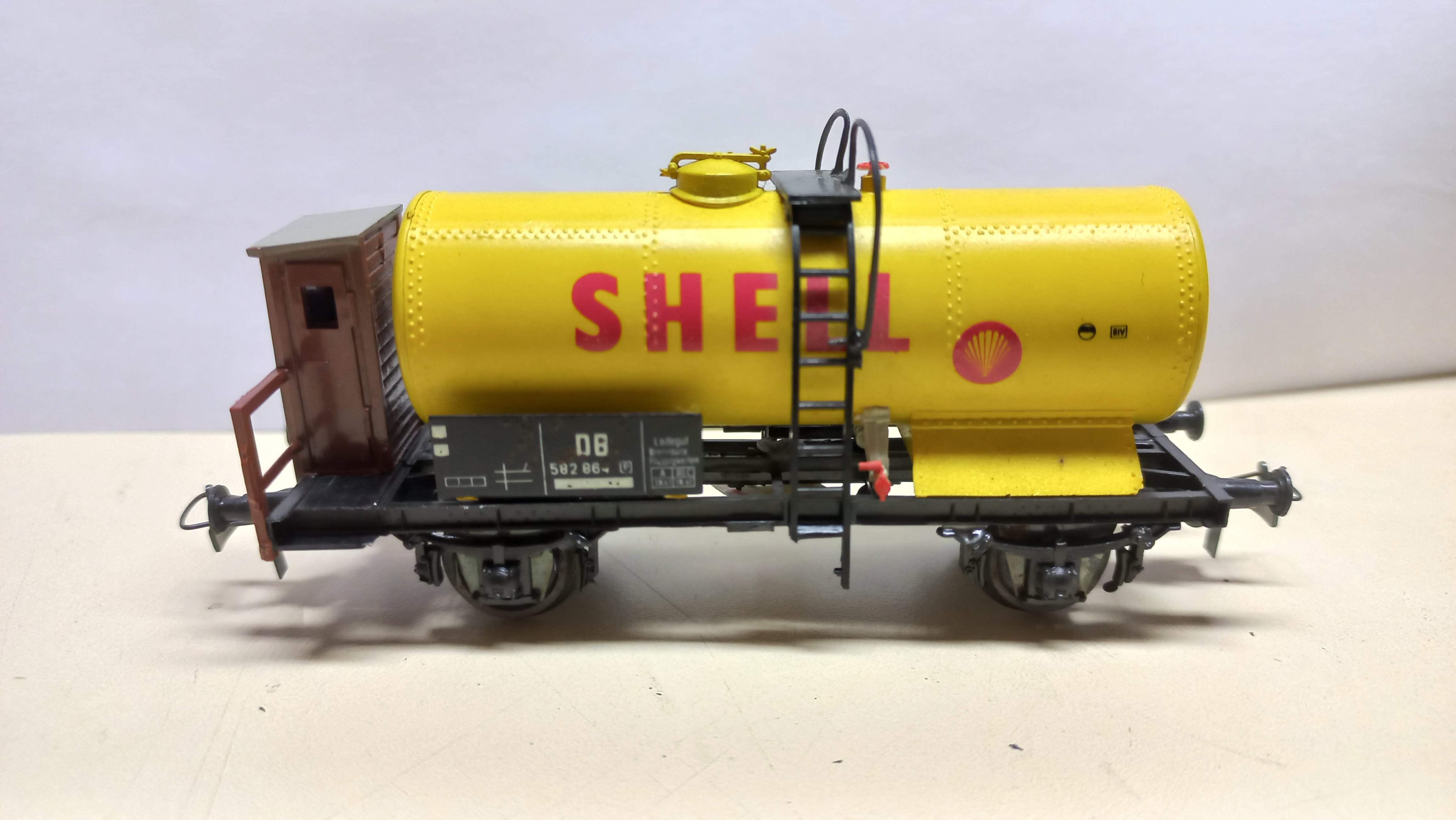 Vagão Tanque Shell DB - Liliput 582884 - Modelo Detalhado