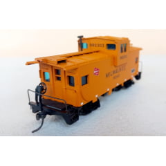 Athearn - Vagão Caboose Milwaukee Road Com engate kadee.
